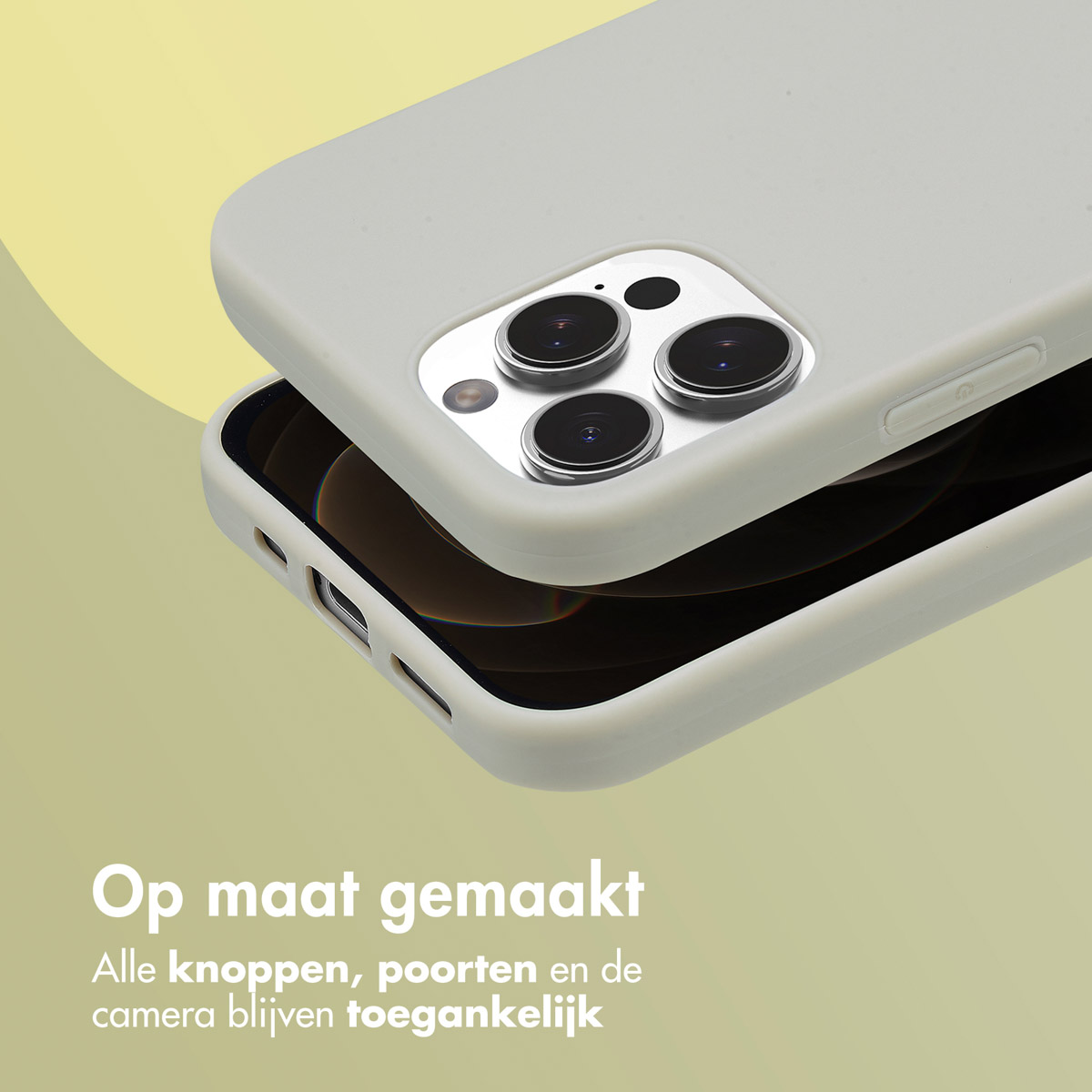 Telefoonhoesje over telefoon. De cameralenzen zijn zichtbaar. Tekst: Op maat gemaakt. Alle knoppen, poorten en de camera blijven toegankelijk.