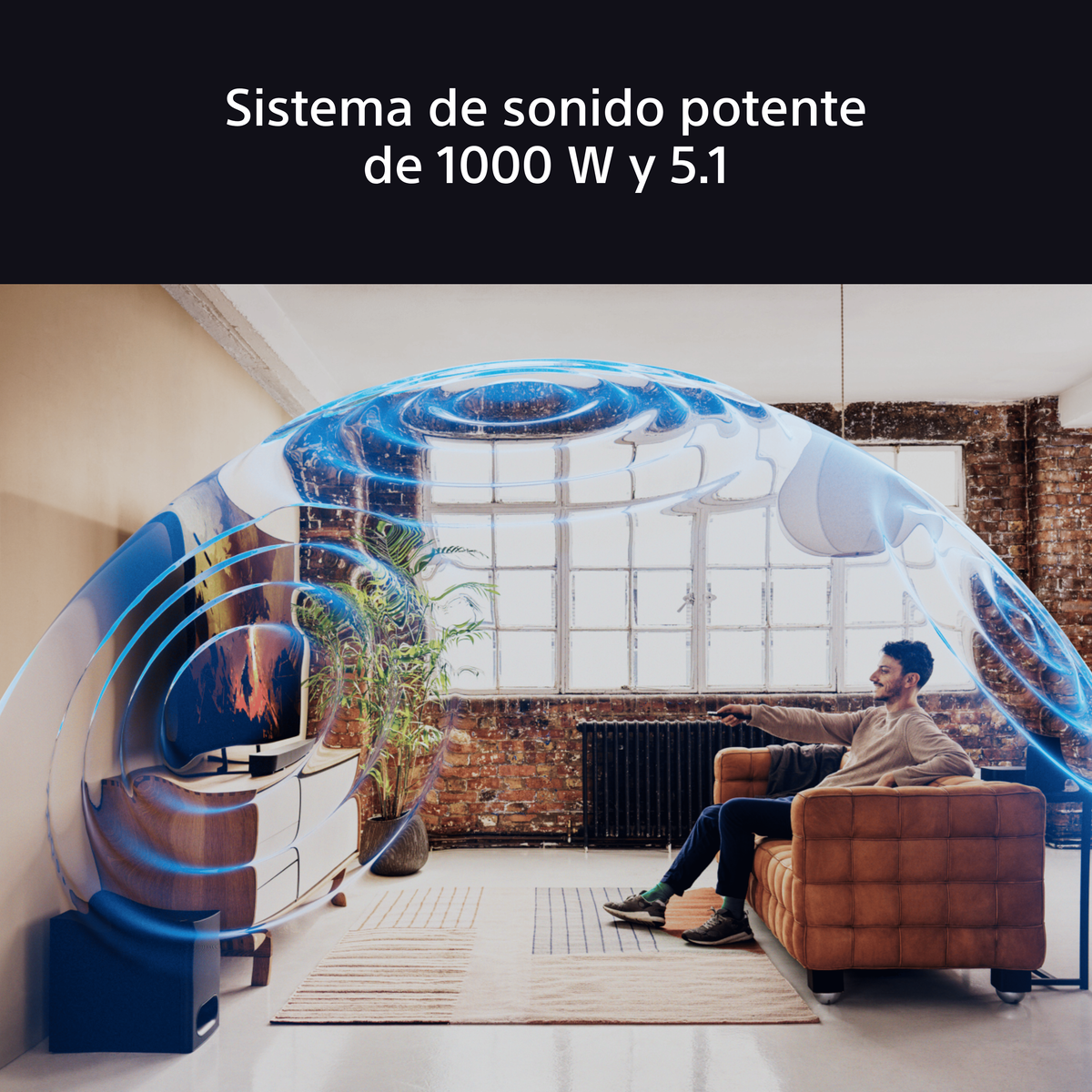 Sala de estar con un hombre viendo la TV, sistema de sonido con gráfico de onda de sonido arqueada.