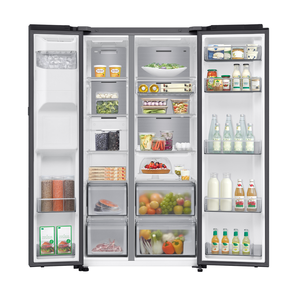 Refrigerador abierto lleno de varios alimentos, incluyendo verduras, frutas y bebidas.