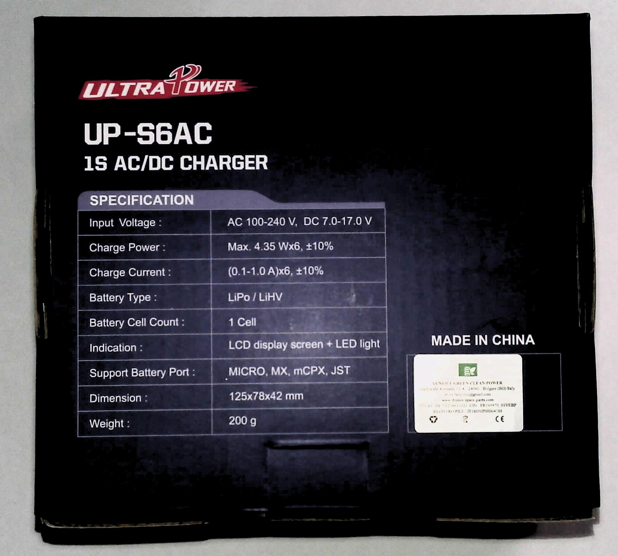 Schwarze Box mit Spezifikationen eines Ultra Power Ladegeräts. Text: 'Made in China'.