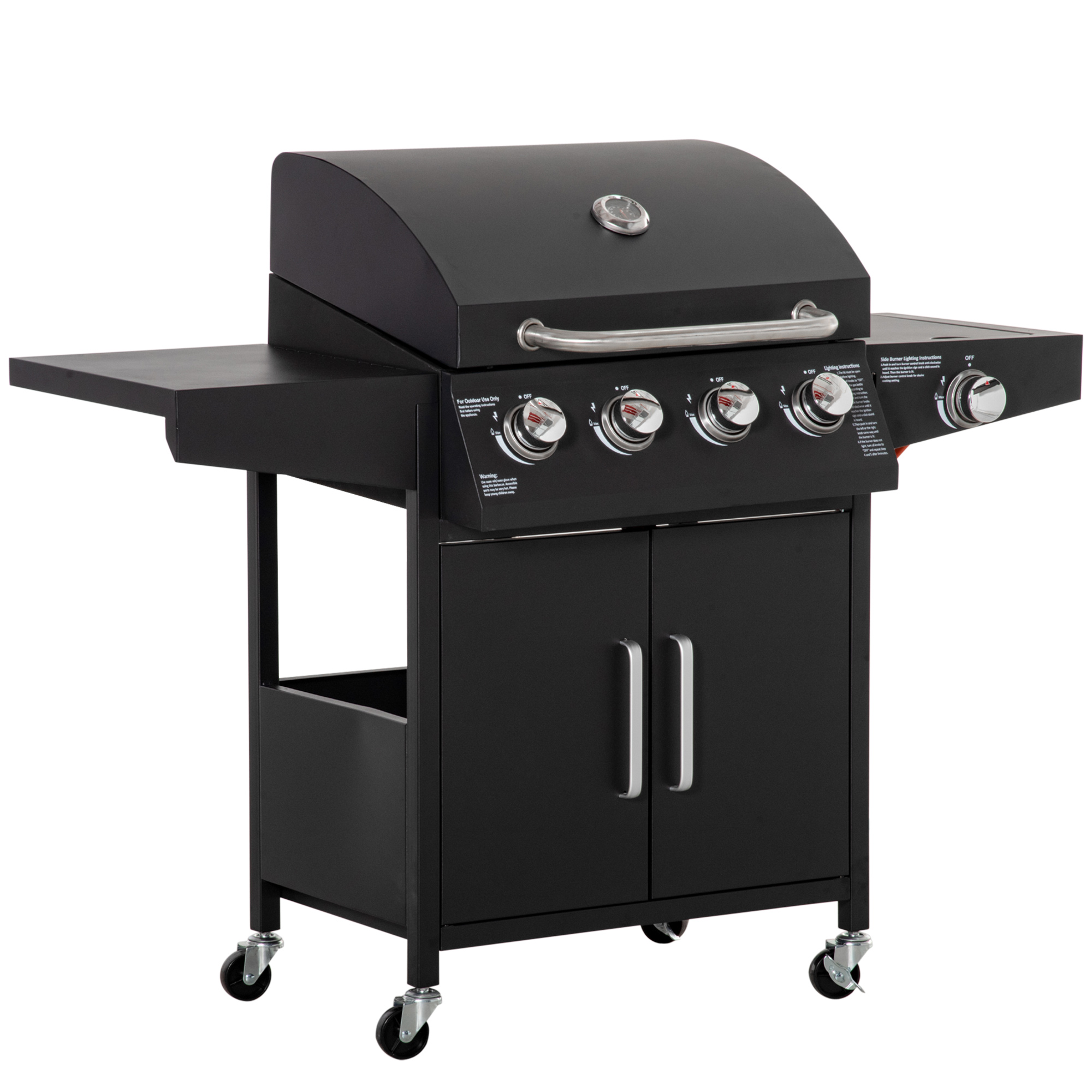 Schwarzer Gasgrill mit Deckel, Seitenbrenner, Unterschrank und Rädern. Weißer Hintergrund.