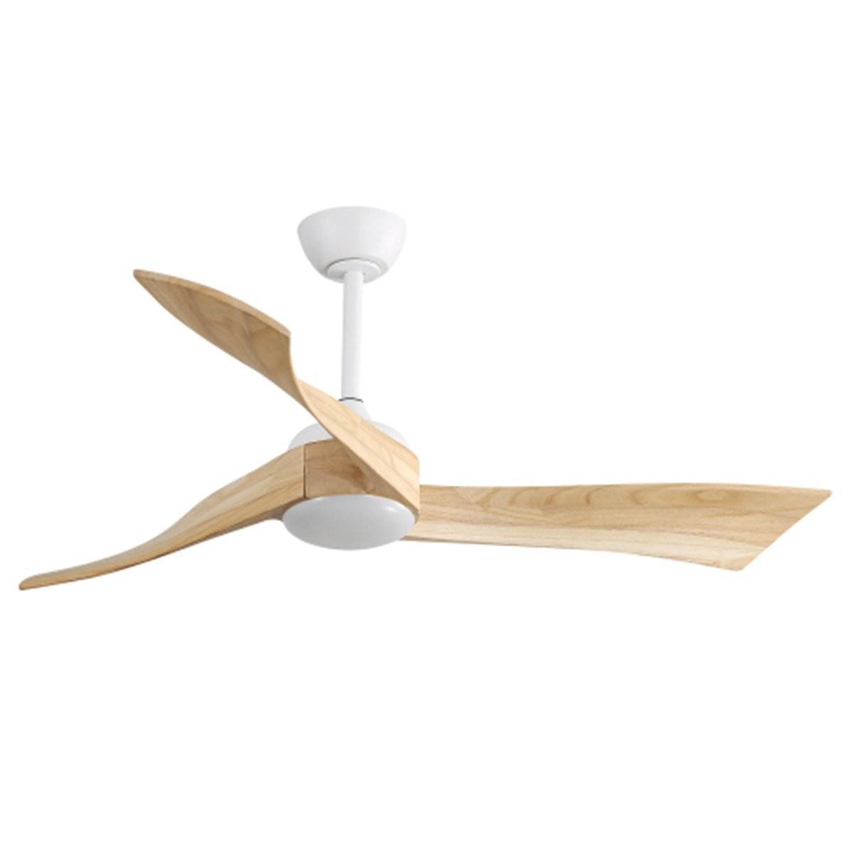 Ein weißer Deckenventilator mit drei Holzflügeln auf weißem Hintergrund.