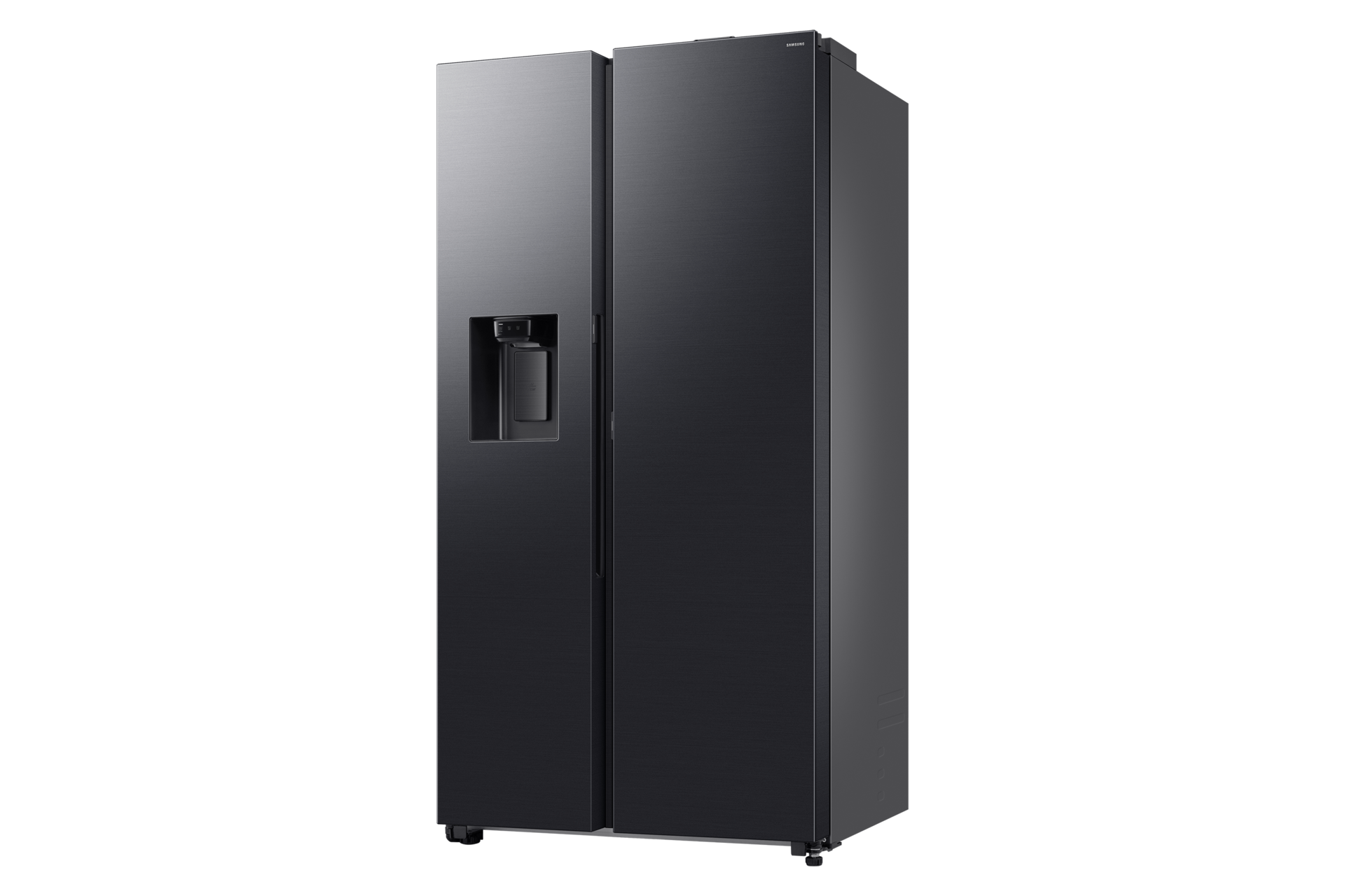 Czarna lodówka z dwiema drzwiami i dozownikiem wody na lewych drzwiach. Czarne tło.