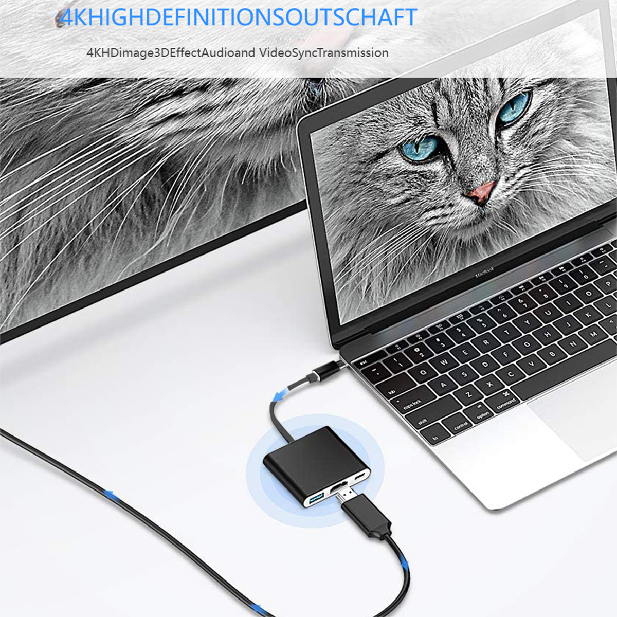 Ein Laptop, der über einen Adapter mit einem Display verbunden ist, das ein Katzenbild zeigt.