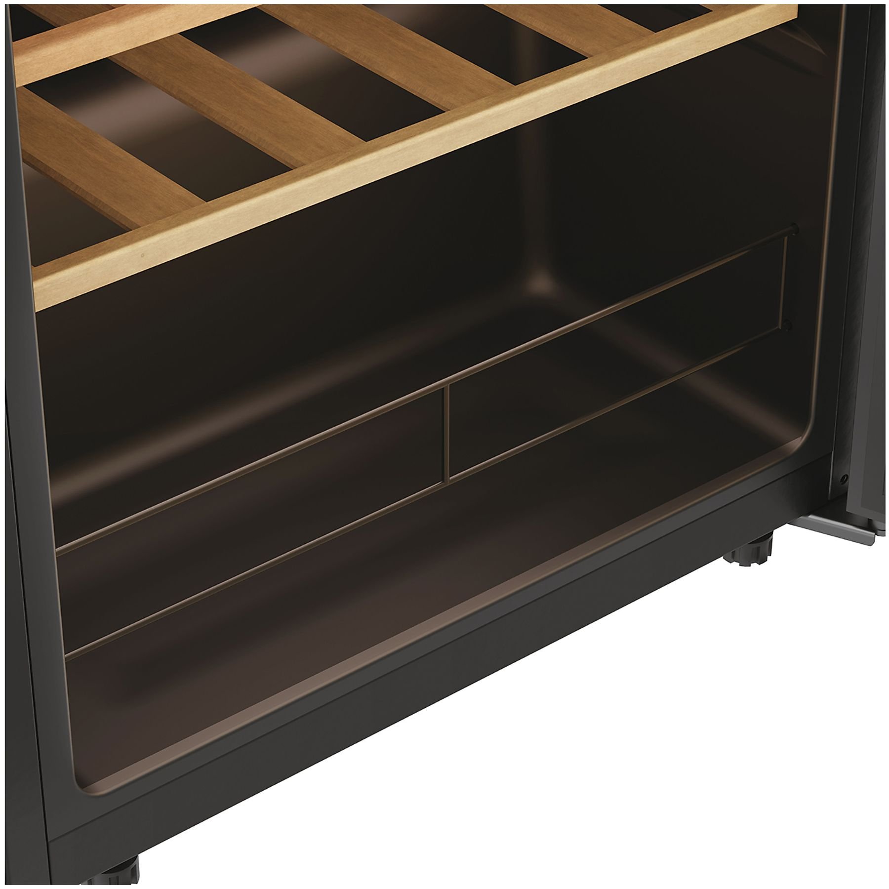 Wnętrze czarnej chłodziarki do wina z drewnianymi półkami, pokazujące wystrój wnętrza.