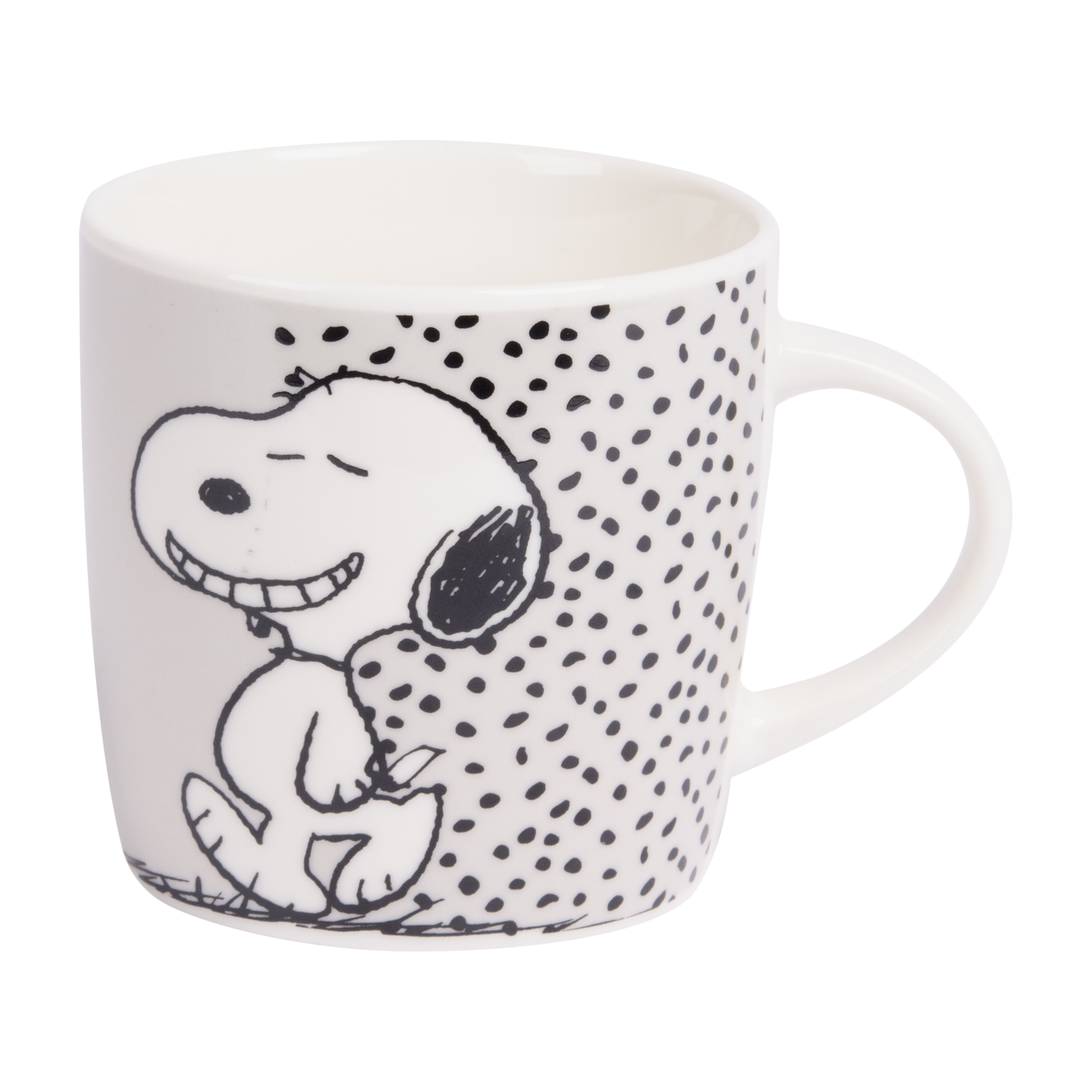 Eine weiße Tasse mit einer Cartoon-Zeichnung von Snoopy und schwarzen Punkten darum herum.
