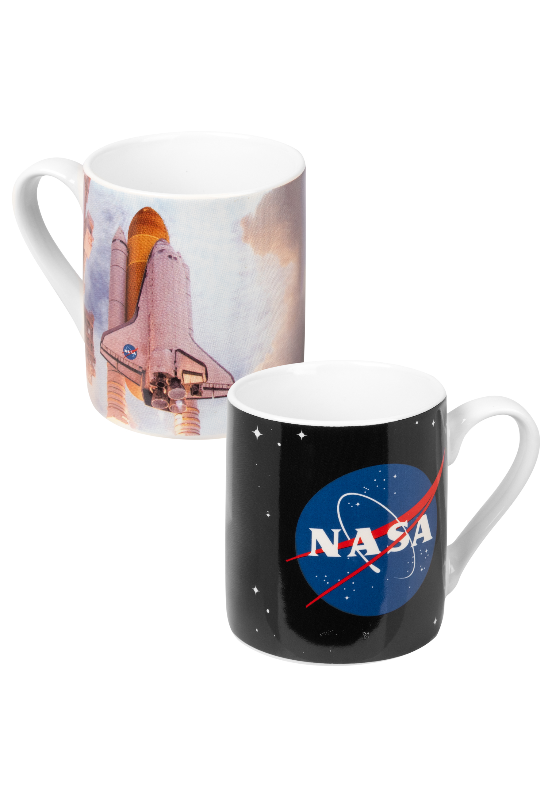 Zwei weiße Tassen. Eine mit einem NASA-Logo, die andere mit einem Space-Shuttle-Bild.