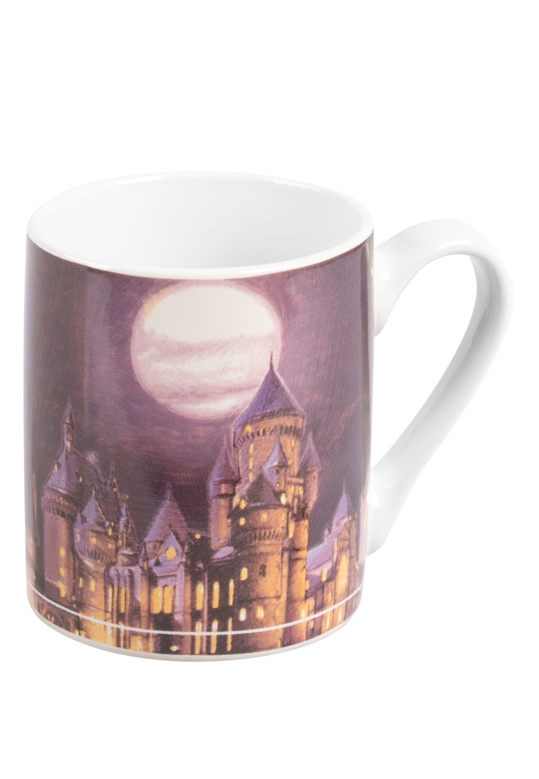 Eine weiße Tasse mit einer Schlossszene aus Harry Potter unter einem Nachthimmel mit Vollmond.