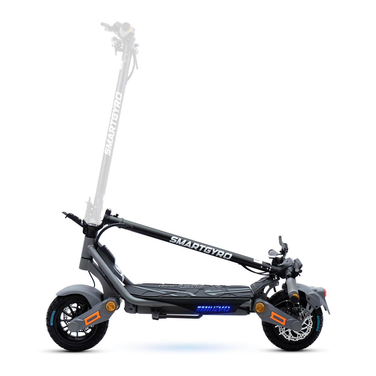 Scooter eléctrico Smartgyro gris y negro sobre fondo blanco, vista en ángulo.