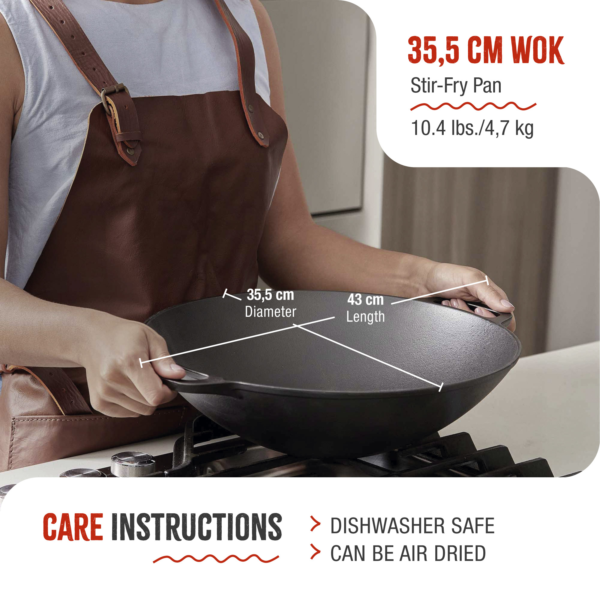 Eine Person hält eine schwarze Wok-Pfanne mit Maßen und Anweisungen. Text: Spülmaschinenfest, Kann an der Luft getrocknet werden.