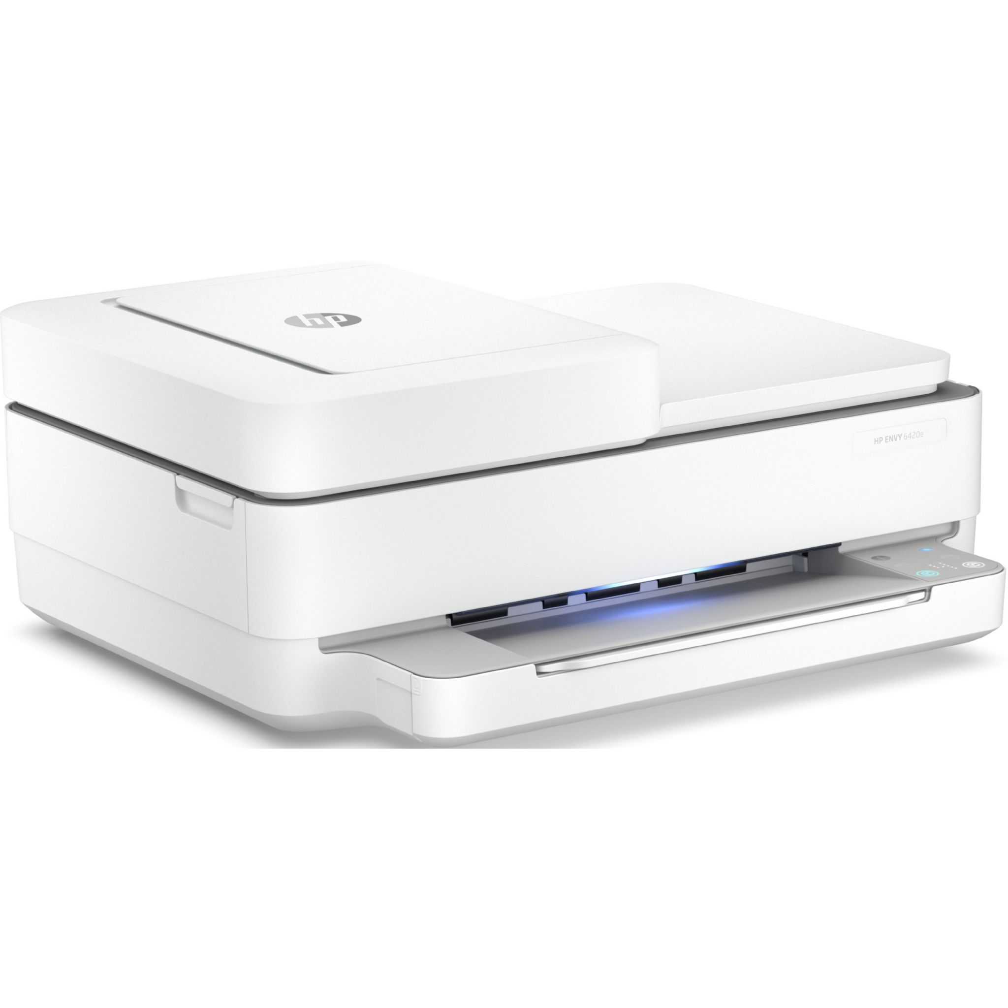 Stampante HP Envy bianca, leggermente angolata. Mostra il coperchio superiore aperto e la parte anteriore.