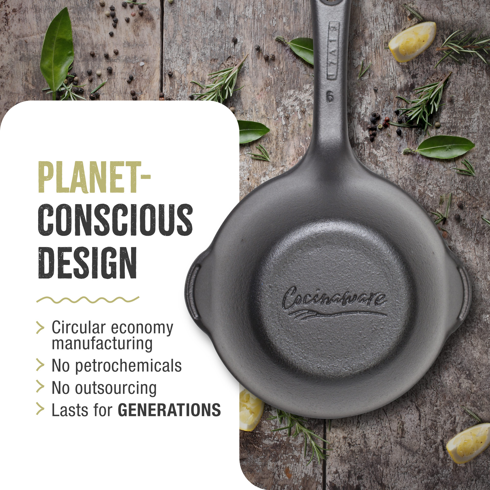 Una sartén negra sobre una superficie de madera. Texto a la izquierda menciona diseño ecológico.
