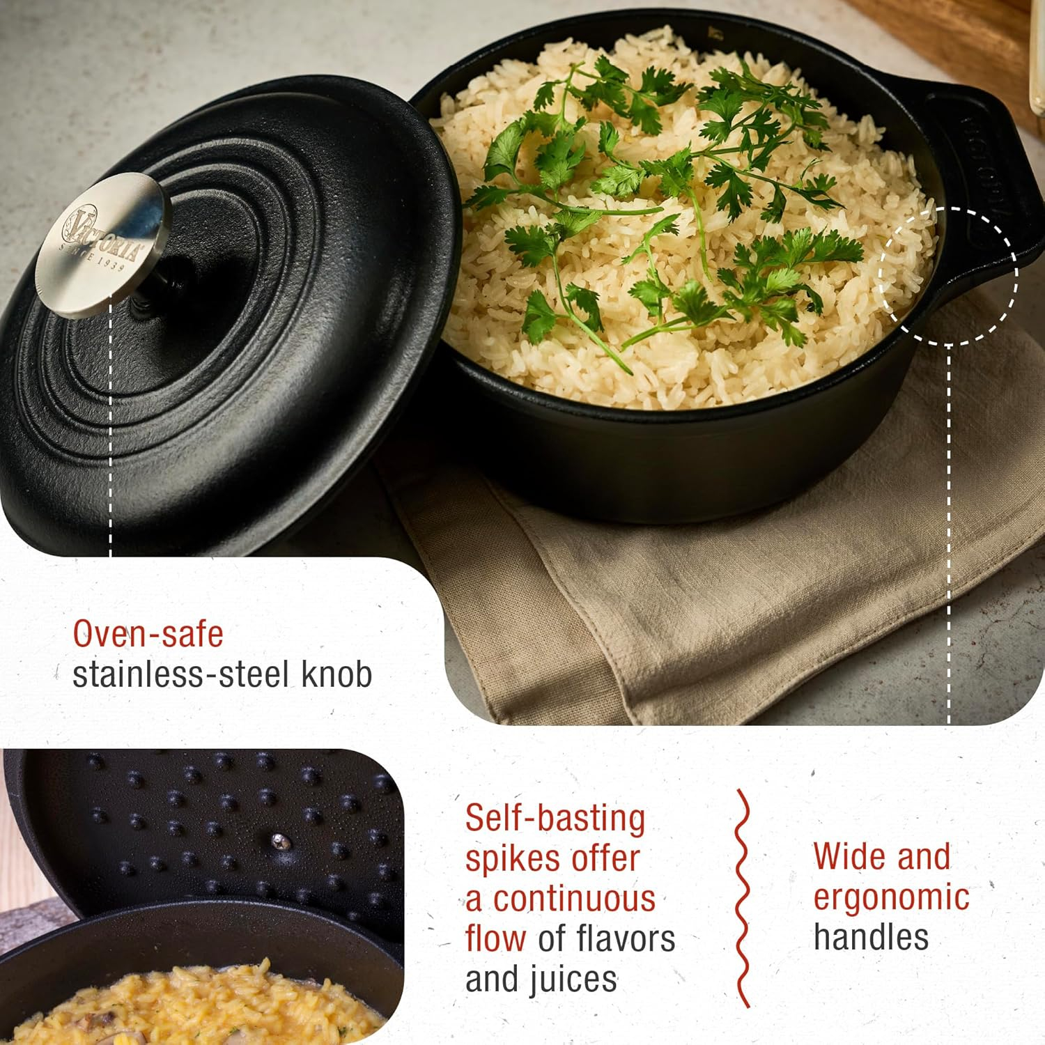 Olla de hierro fundido negro con arroz, perejil y tapa.