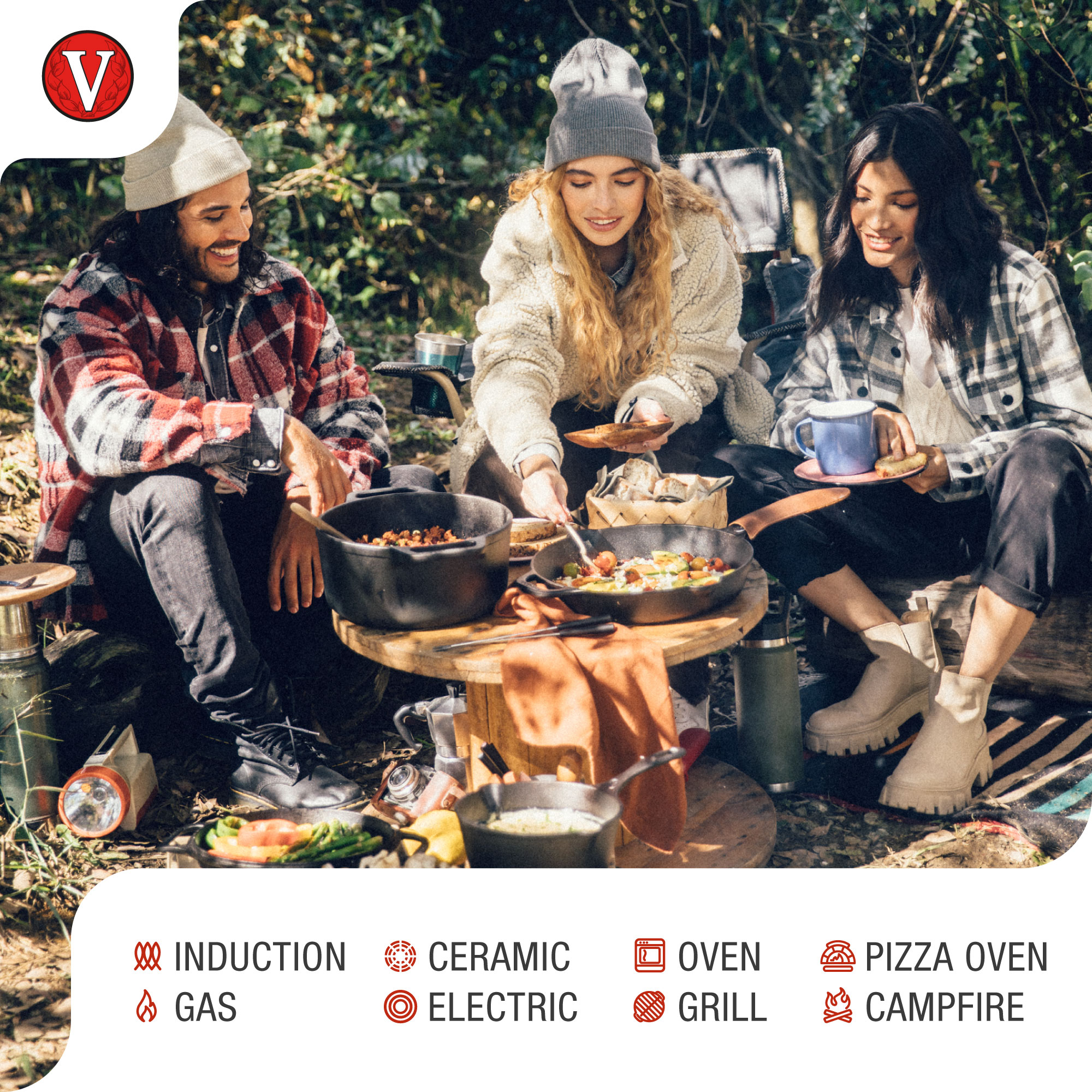 Personas cocinando al aire libre. Están usando varios tipos de utensilios de cocina.