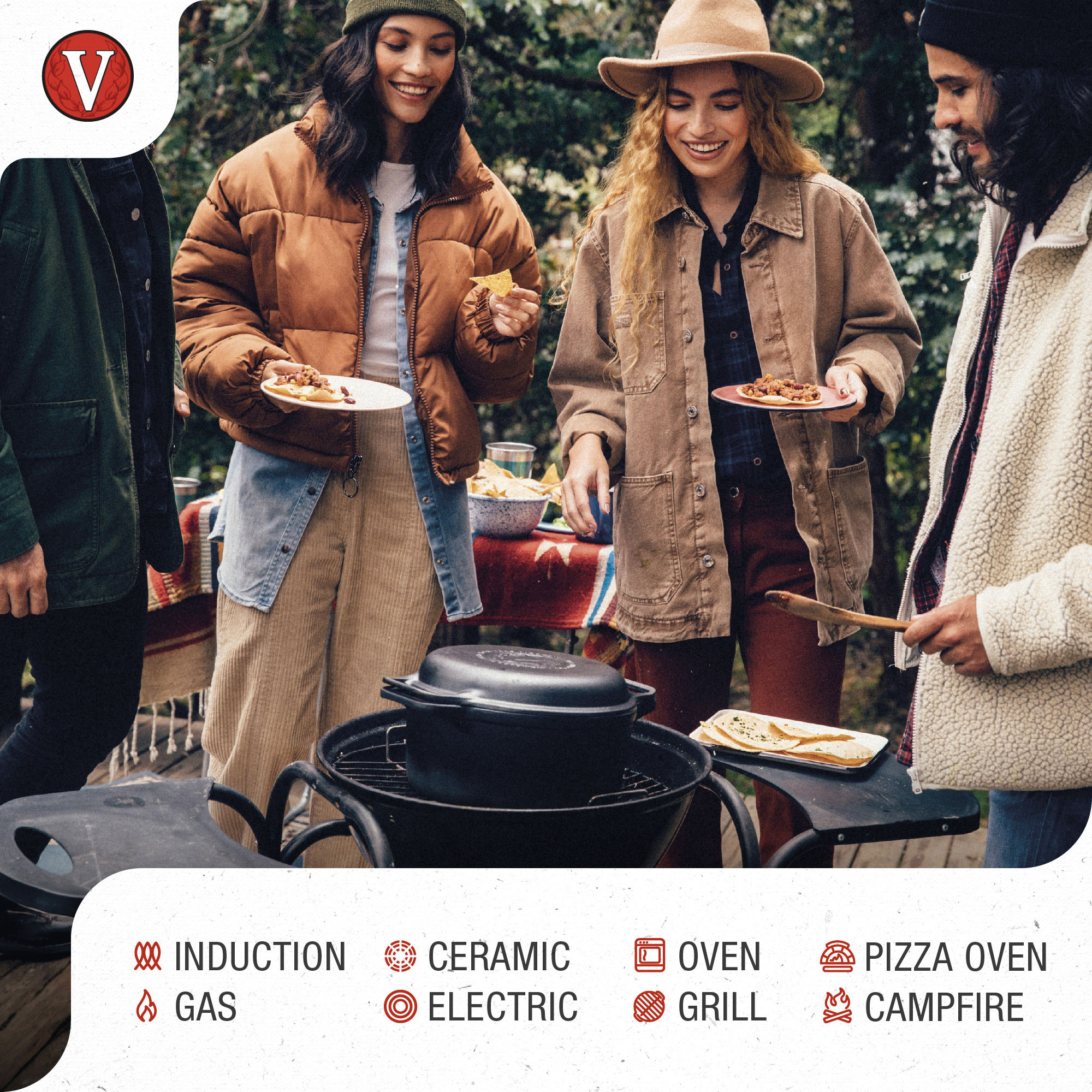 Grupo de personas alrededor de una parrilla. Comida y accesorios visibles.