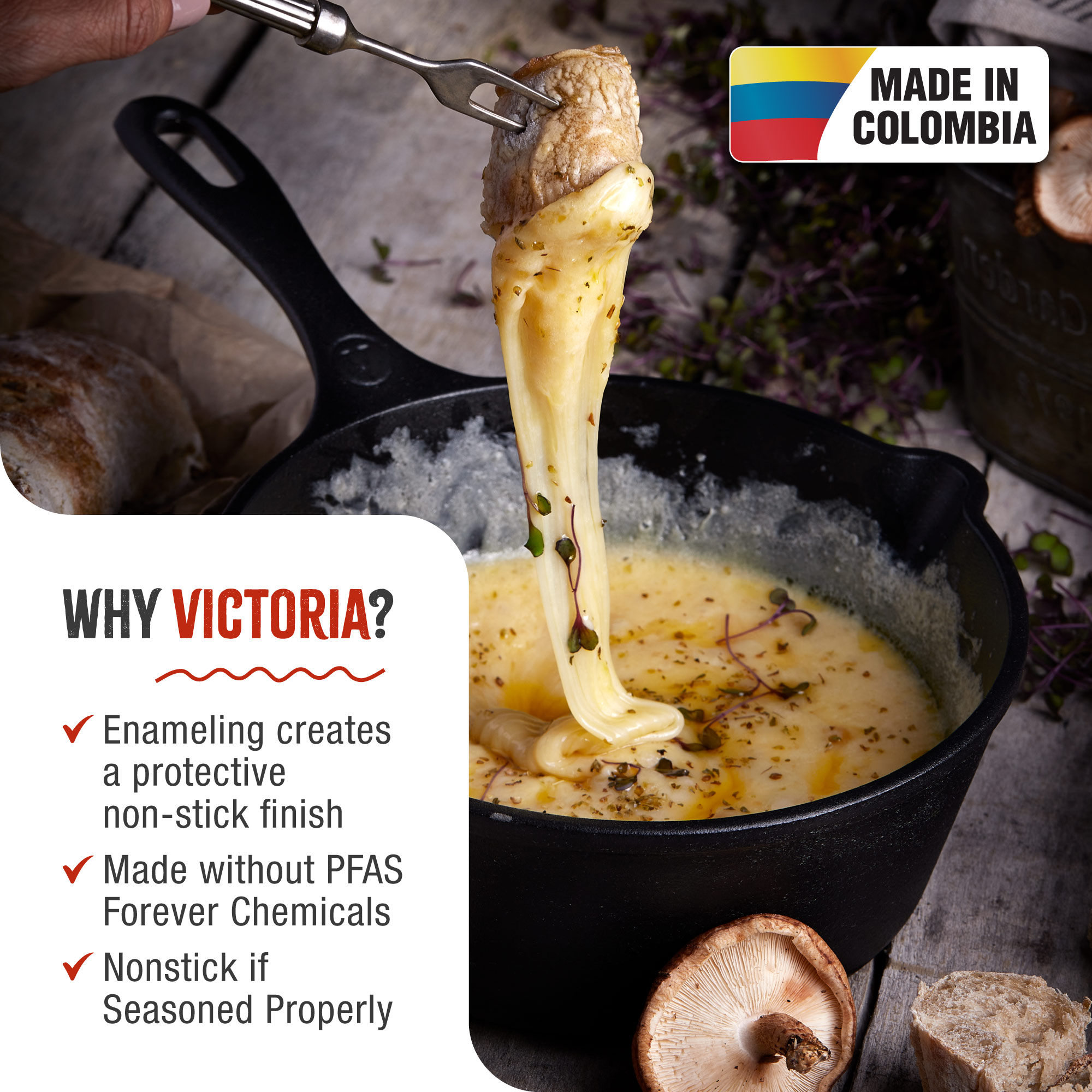 Queso derretido sacado de una sartén, hecho en Colombia. Texto destaca cualidades antiadherentes.