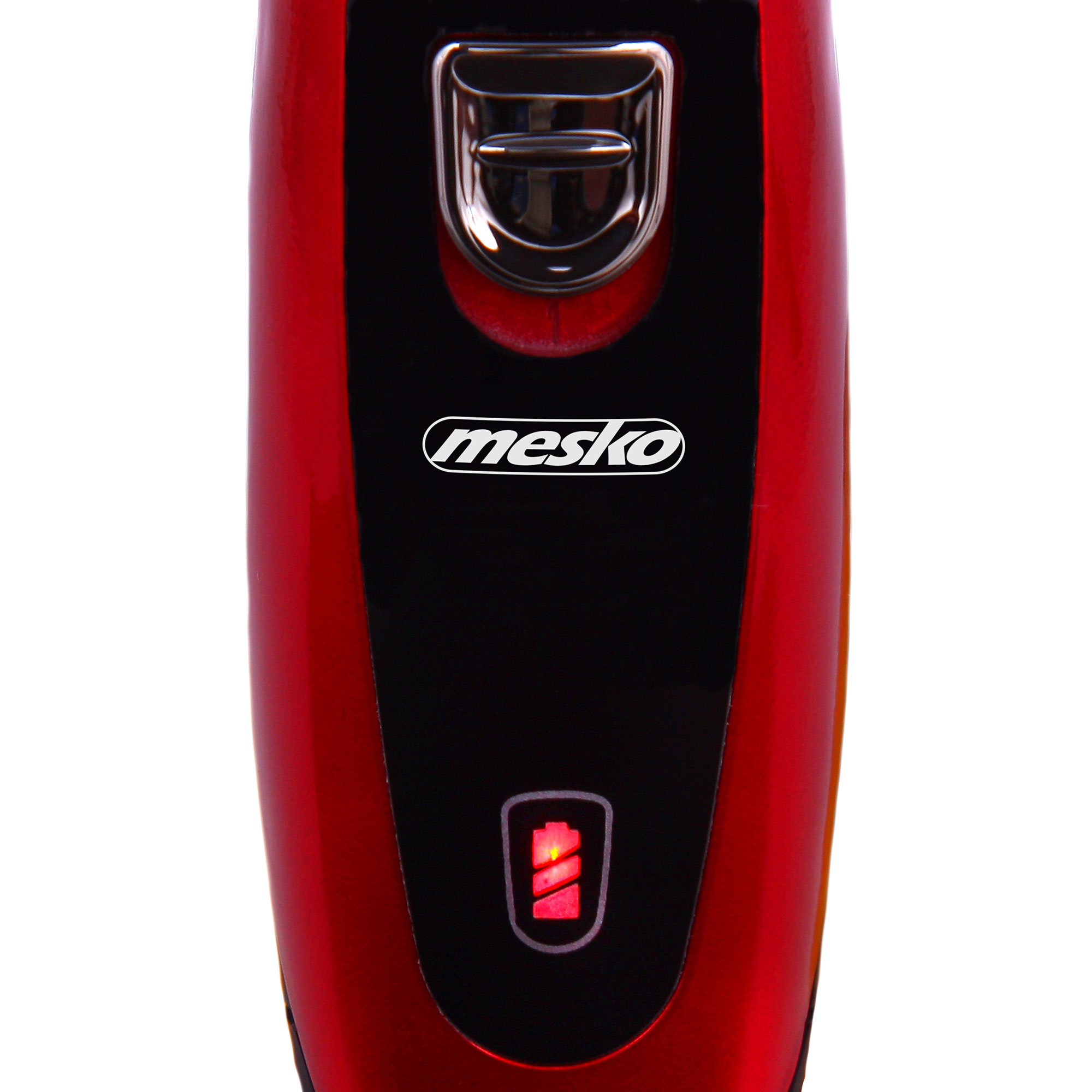 Primer plano de una afeitadora eléctrica roja y negra con el logo Mesko e indicador de carga.