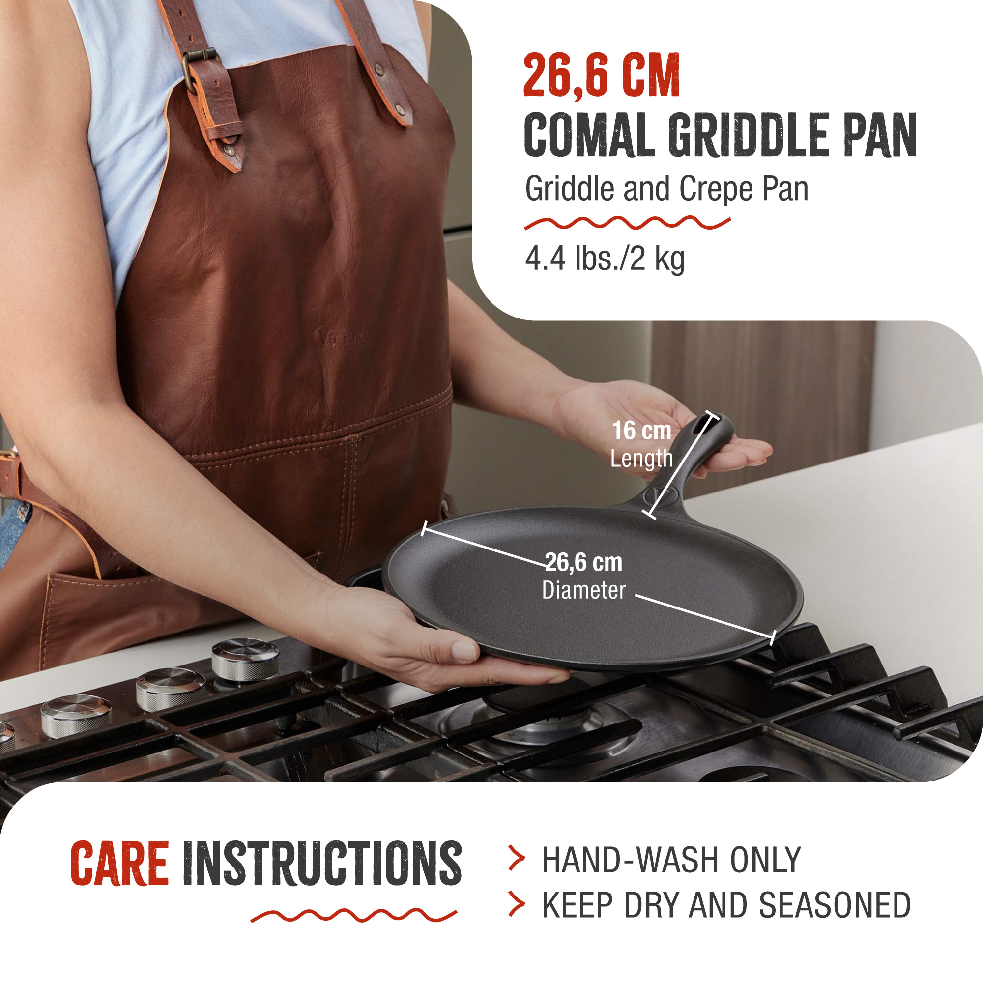 Eine Person hält eine Comal-Griddle-Pfanne, 26,6 cm, mit Pflegehinweisen: Nur von Hand waschen, trocken und gewürzt halten.