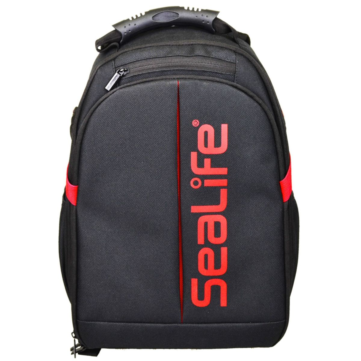 Ein schwarzer Rucksack mit roten Akzenten und dem Wort 'SeaLife' in großen roten Buchstaben. Reißverschlüsse sind sichtbar.
