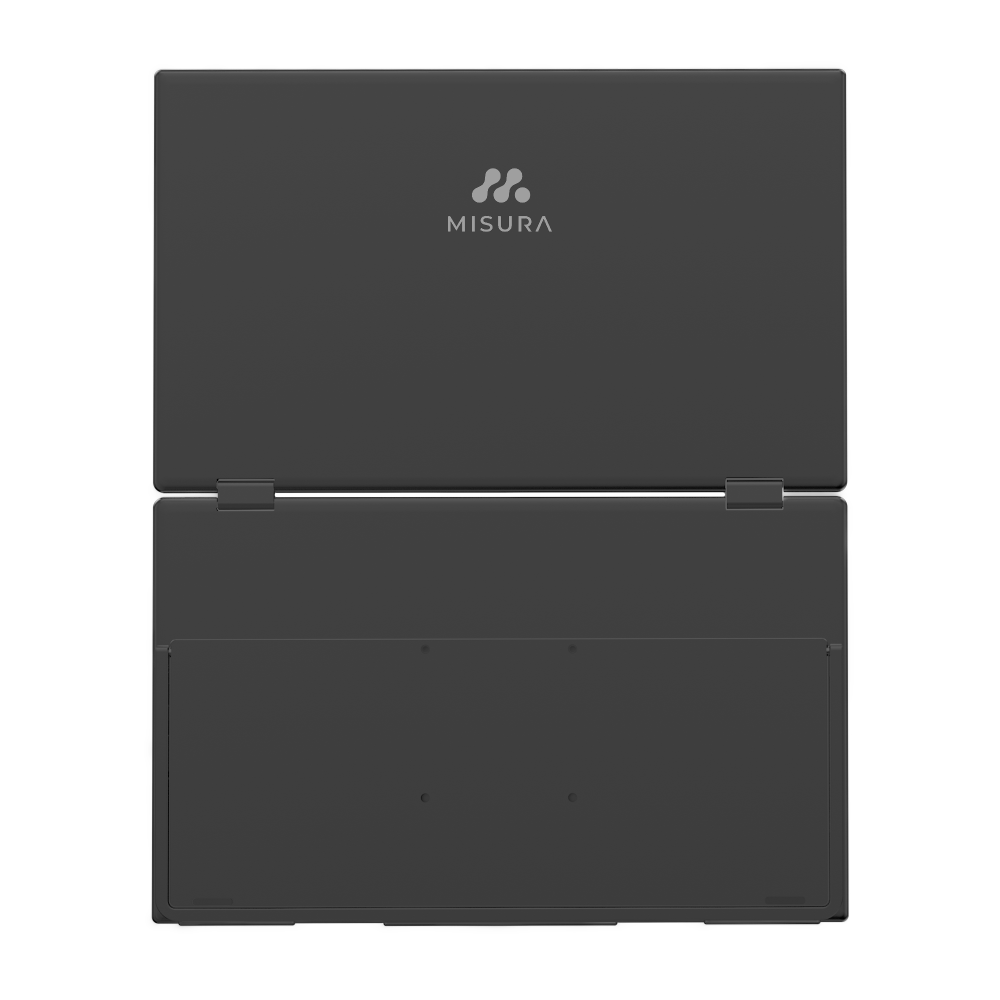 Czarny laptop, zamknięty, z logo MISURA na górze.