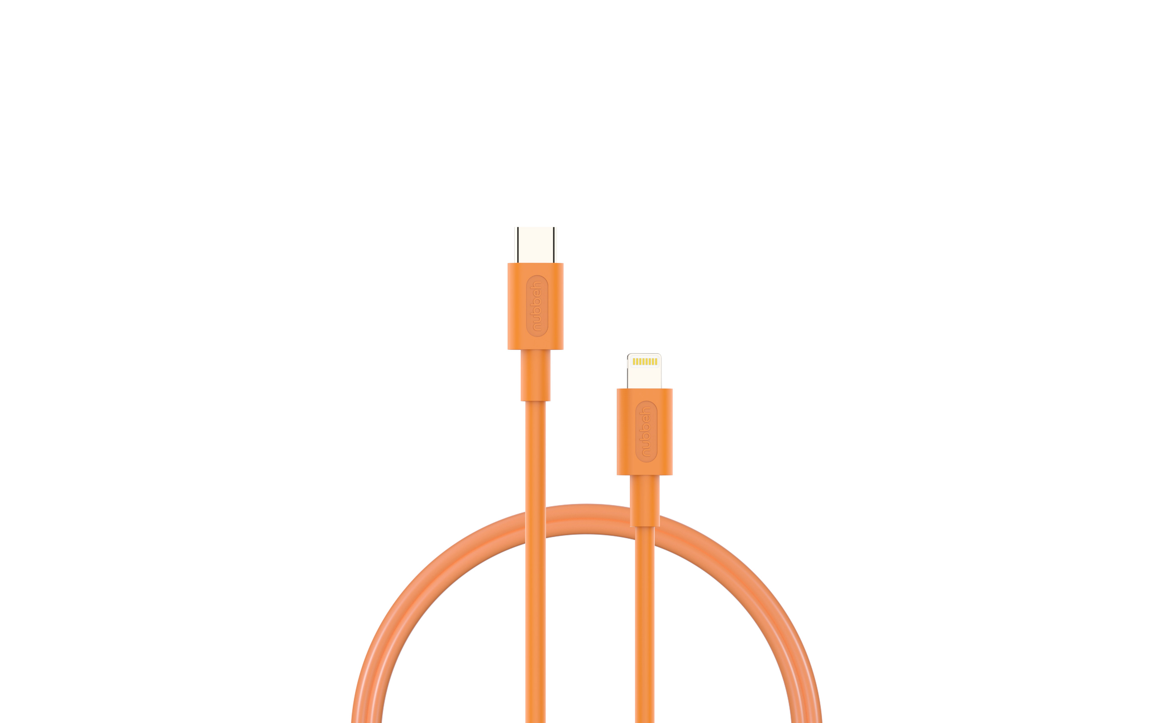 Cable naranja USB-C a Lightning, aislado sobre fondo blanco.