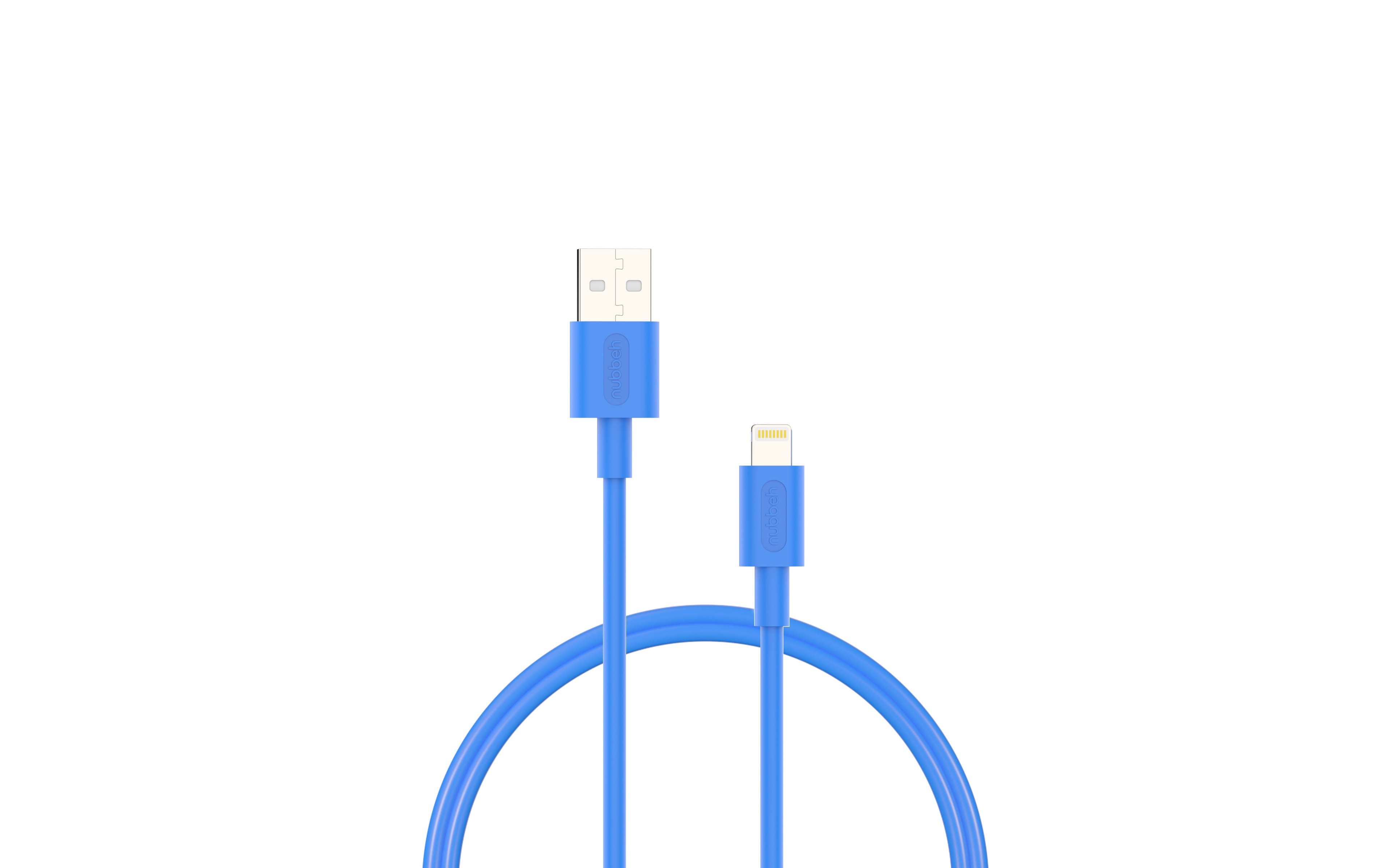 Un cable USB a Lightning azul, tendido sobre un fondo blanco.