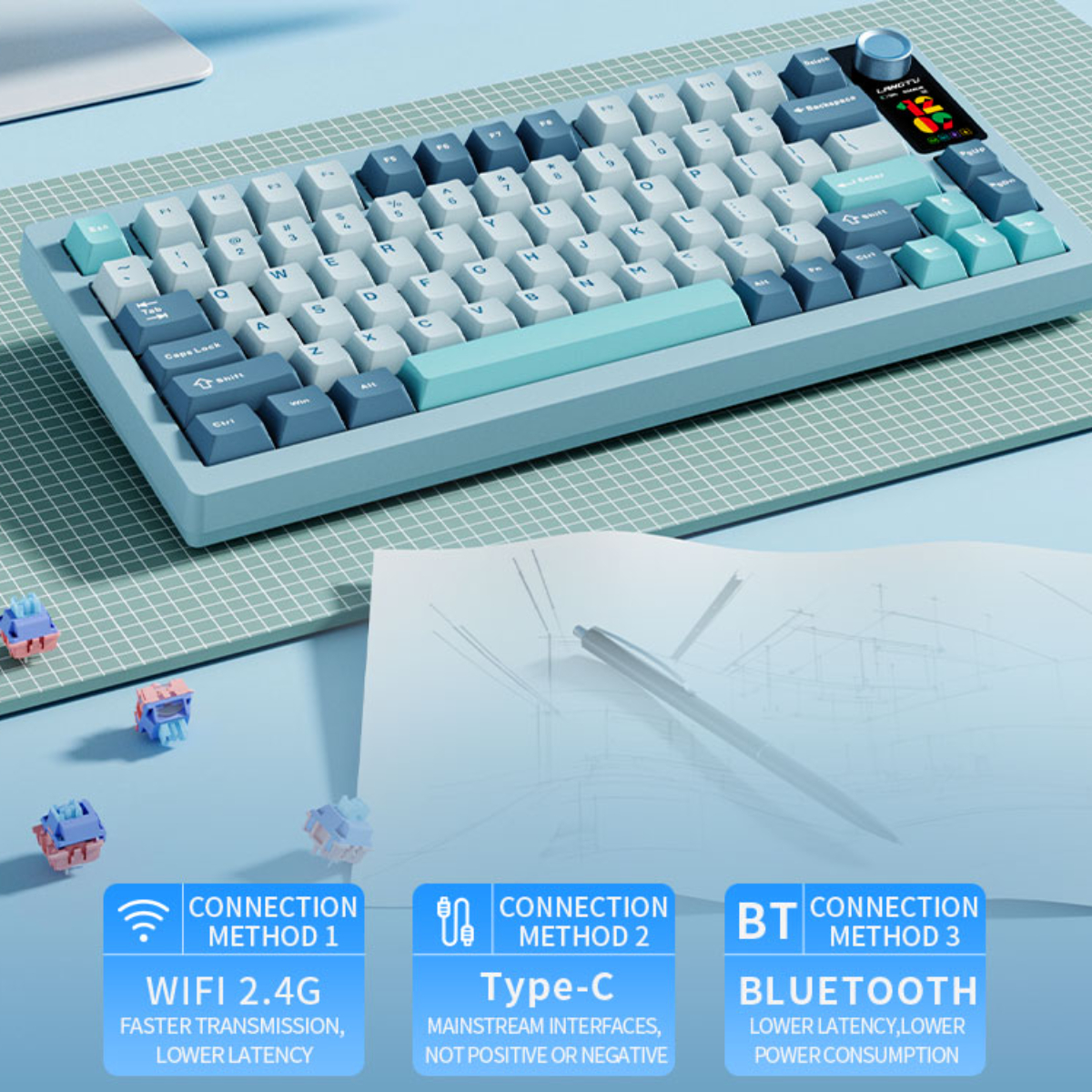 Eine hellblaue mechanische Tastatur mit verschiedenen farbigen Tastenkappen und Verbindungssymbolen unten.