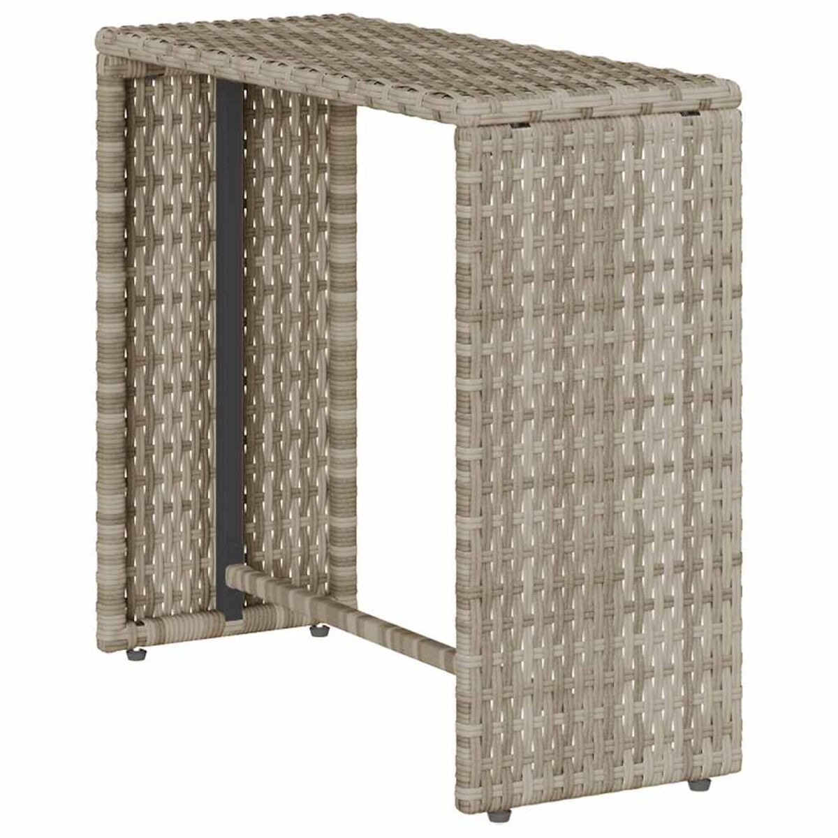 Tavolino in vimini. Rettangolare con design intrecciato. Colore marrone chiaro. Verticale, isolato su sfondo bianco.