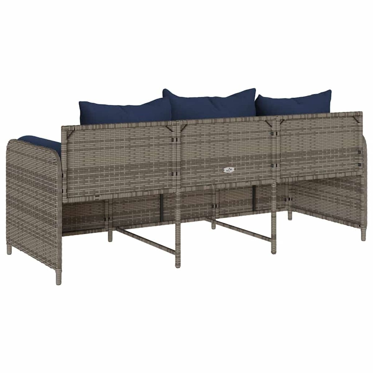 Un divano in vimini grigio con cuscini blu, che mostra il retro con tre sezioni e supporti metallici.