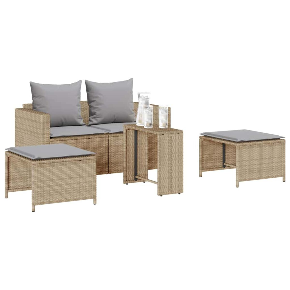 Set di mobili da patio in vimini con divano a due posti, due pouf e un tavolo.