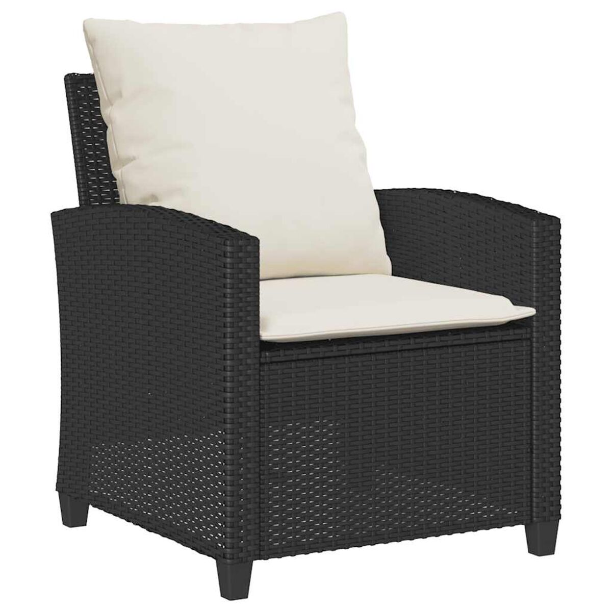 Poltrona in rattan nero con cuscino e schienale color crema, isolata.