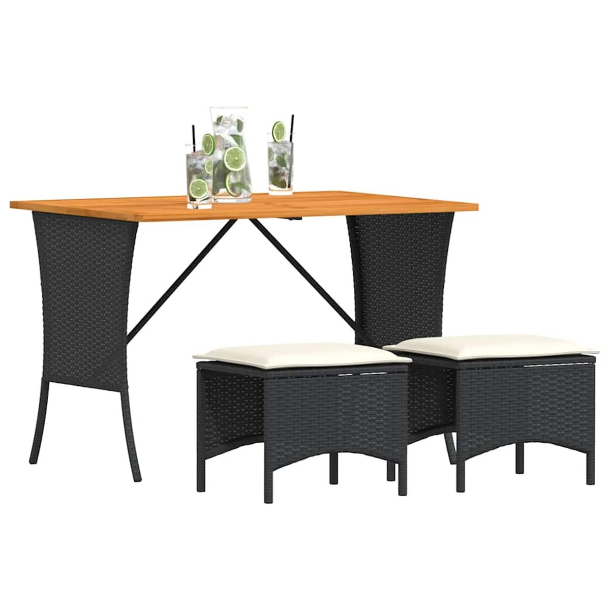 Set da pranzo per esterni: tavolo in legno, gambe in vimini nero, due sgabelli e bevande.