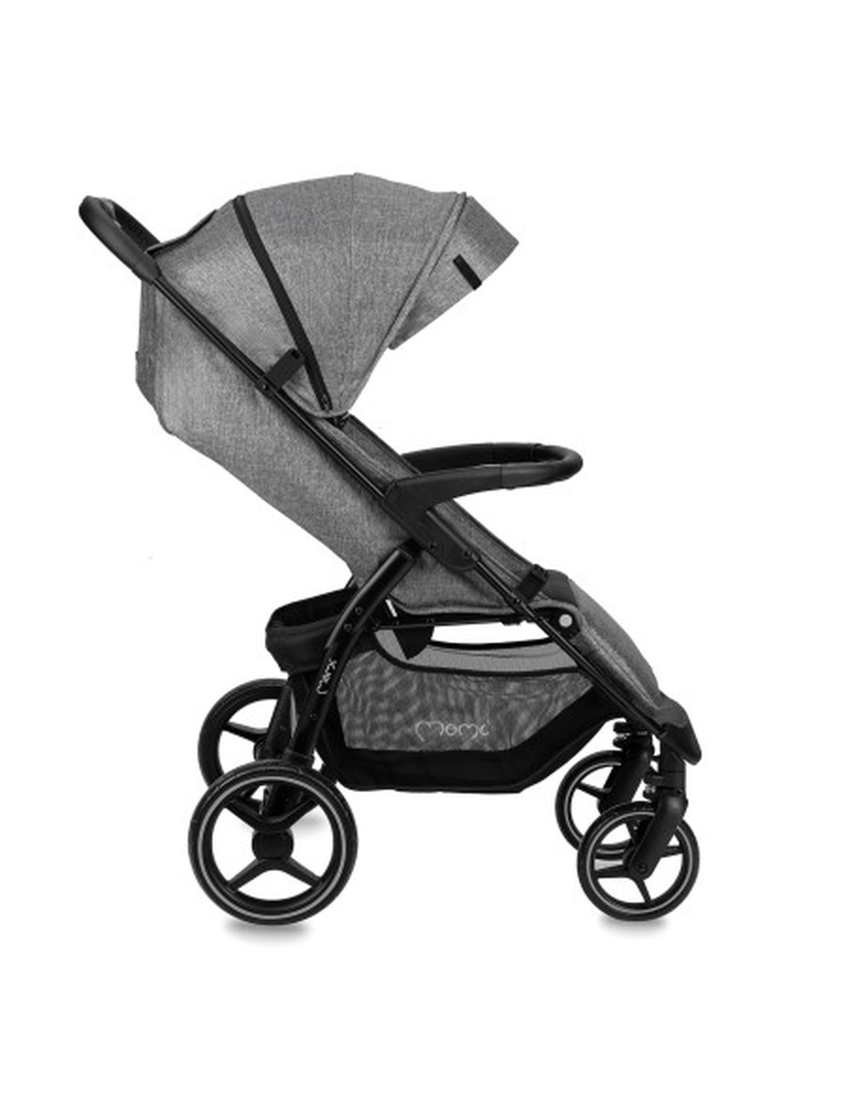 Ein grauer Kinderwagen mit schwarzem Rahmen, Seitenansicht, isoliert auf weißem Hintergrund.