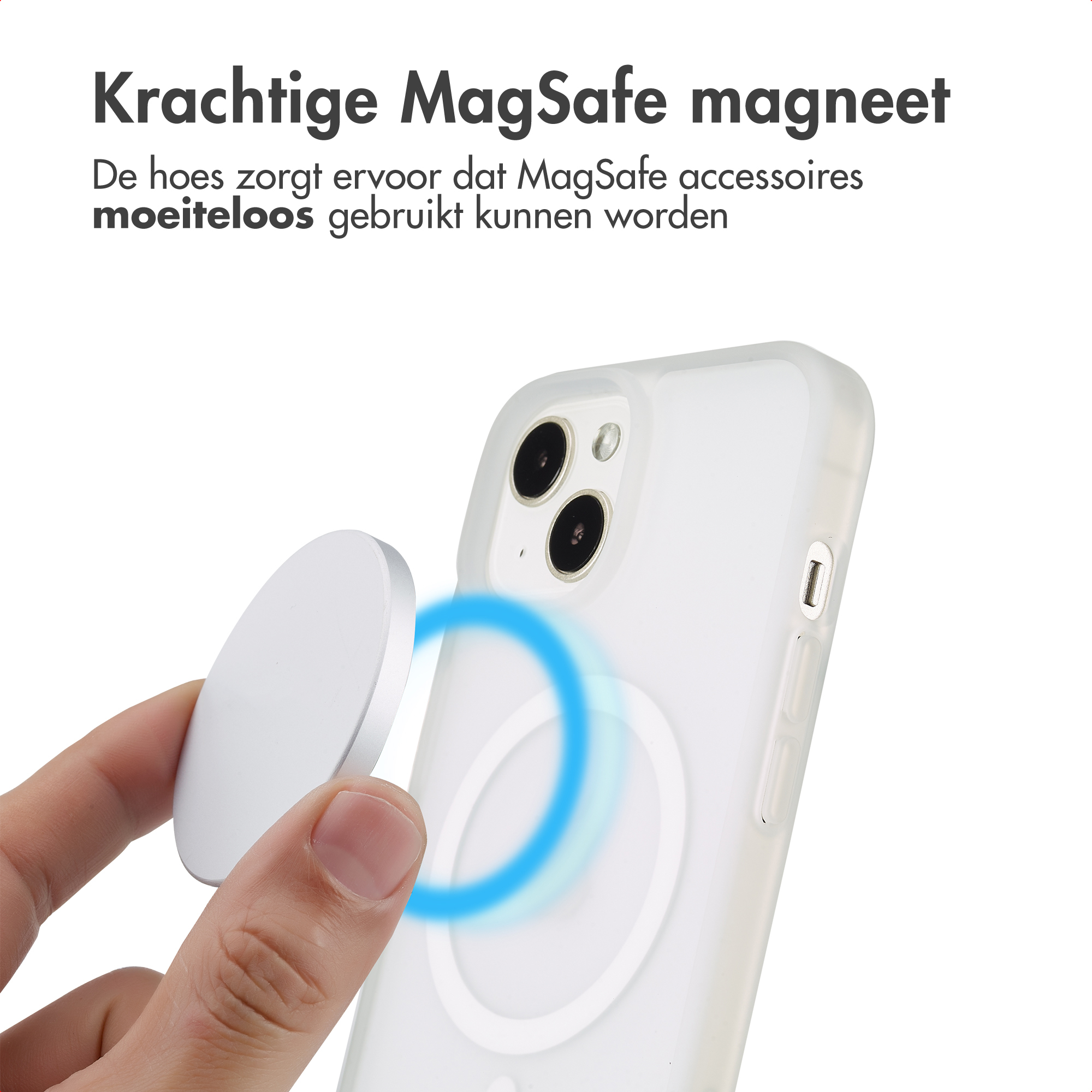Hand die een zilveren MagSafe-accessoire vasthoudt bij een witte telefoonhoes.