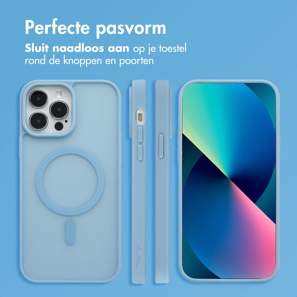 Drie lichtblauwe telefoonhoesjes, die de zijkanten en achterkant laten zien. Ze staan op een lichtblauwe achtergrond.