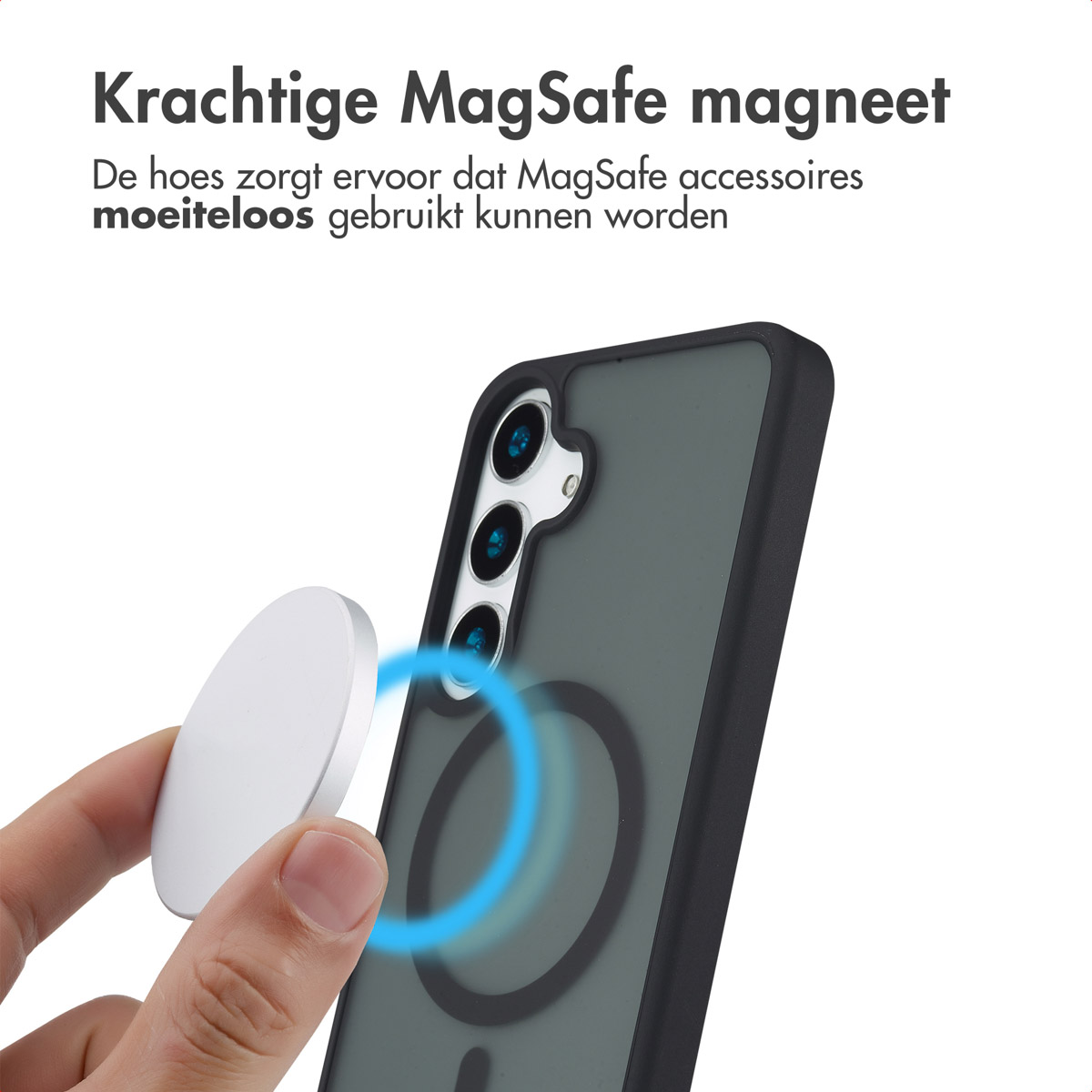 Main tenant une coque avec un accessoire magnétique blanc attaché.