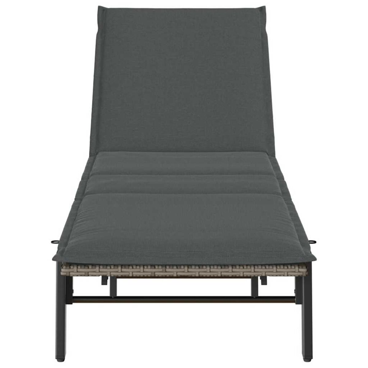 Grau gepolsterte Outdoor-Chaiselongue auf Metallrahmen, Vorderansicht.