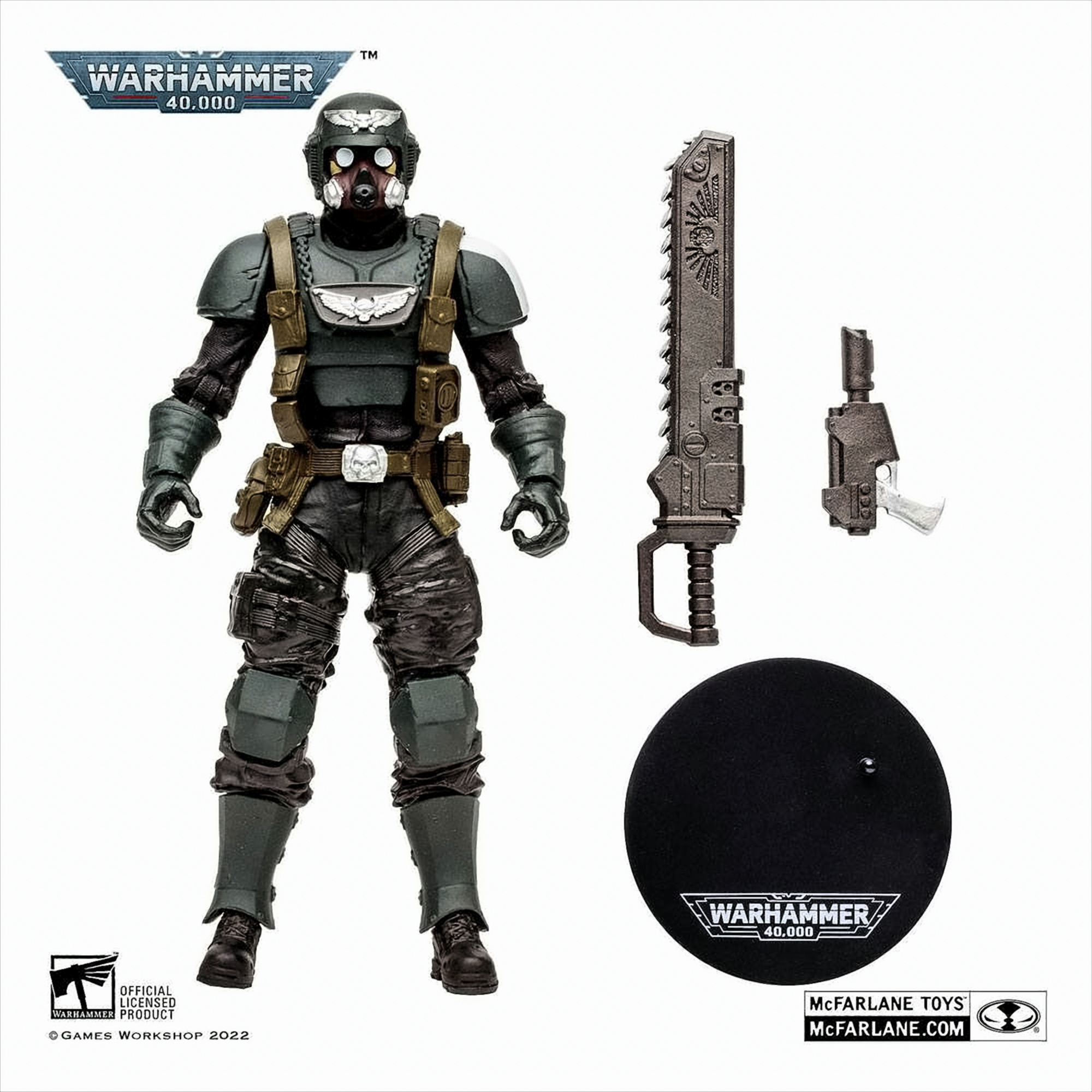 Warhammer 40.000 Actionfigur eines Soldaten mit Waffen auf weißer Oberfläche. Inklusive Basis.