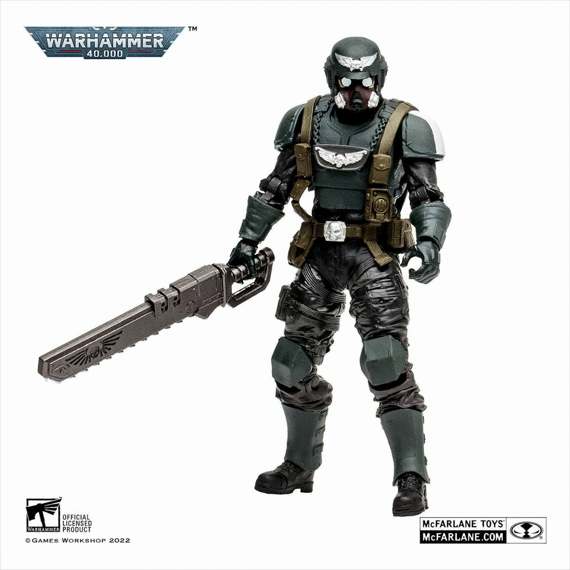 Warhammer 40.000 Actionfigur, Soldat mit Waffe. Schwarze und grüne Rüstung.