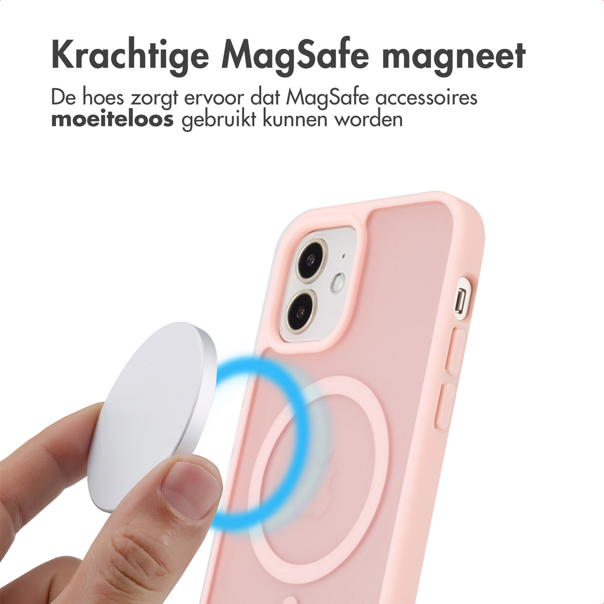 Roze telefoonhoesje met MagSafe cirkel. Hand houdt zilveren MagSafe schijf vast.