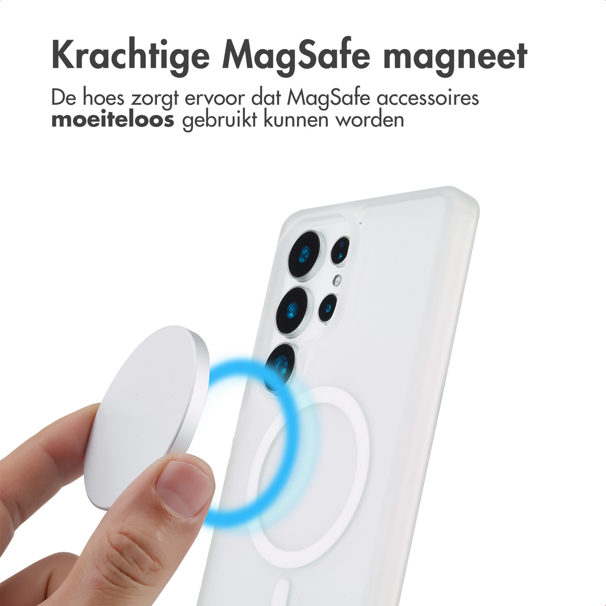 Hand die witte telefoonhoes met magsafe vasthoudt, zilveren magneet in de buurt.