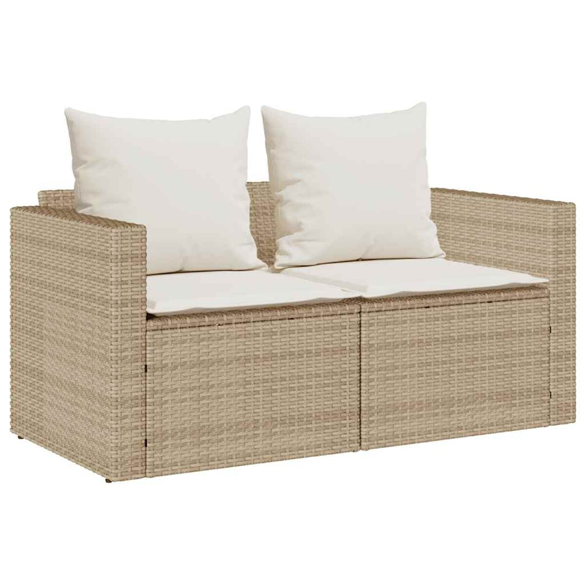 Beiges Korbmöbel-Sofa mit zwei weißen Kissen auf weißem Hintergrund.