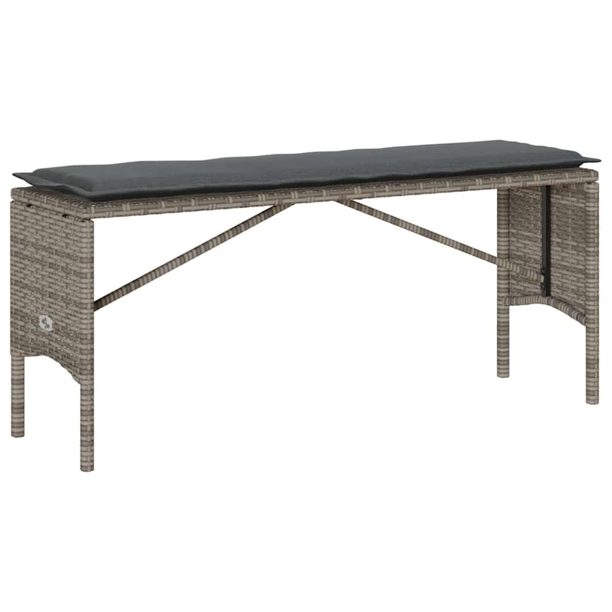 Panca in vimini con cuscino grigio. Lo sfondo è un muro bianco.