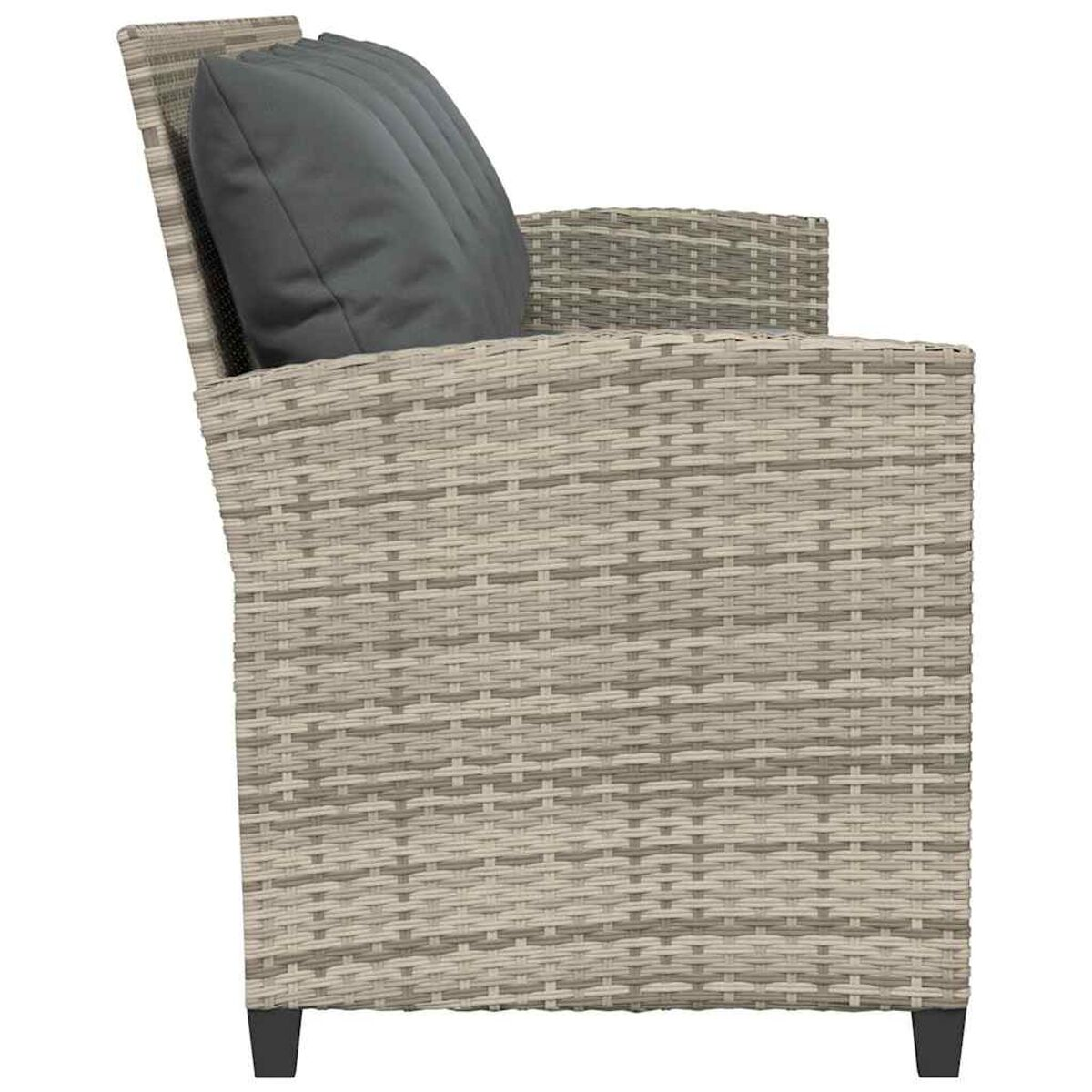 Sedia in vimini con cuscino e cuscino grigi. Vista laterale con gambe nere.