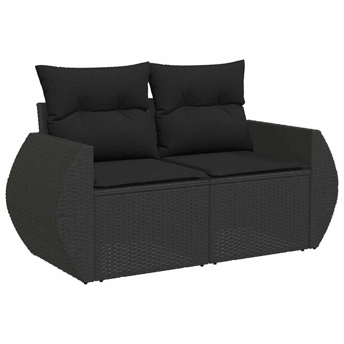 Un divano nero in vimini con due cuscini e un design curvo. I cuscini sono anch'essi neri.