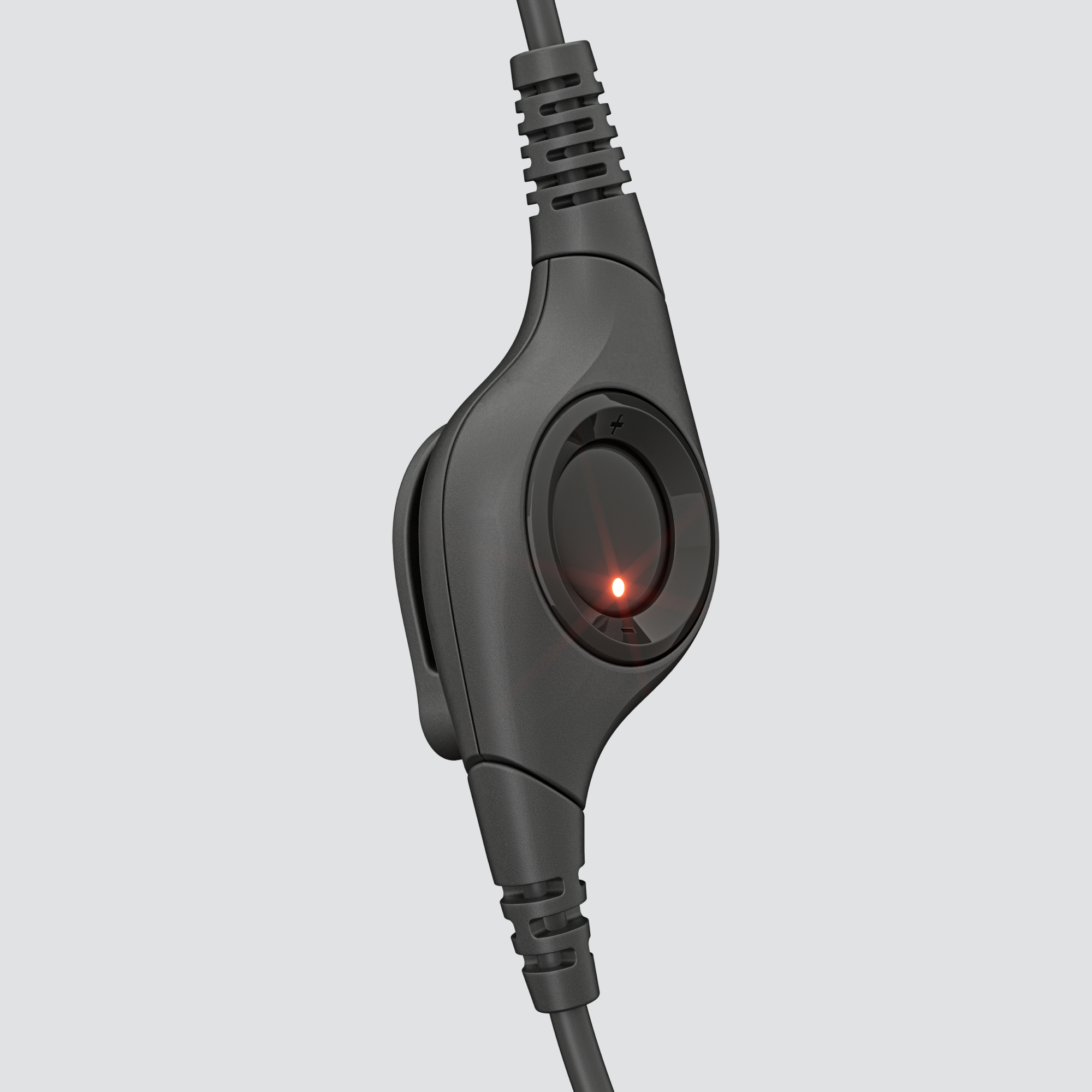 Un pannello di controllo nero su un cavo per cuffie con una luce rossa accesa. Il cavo è nero.
