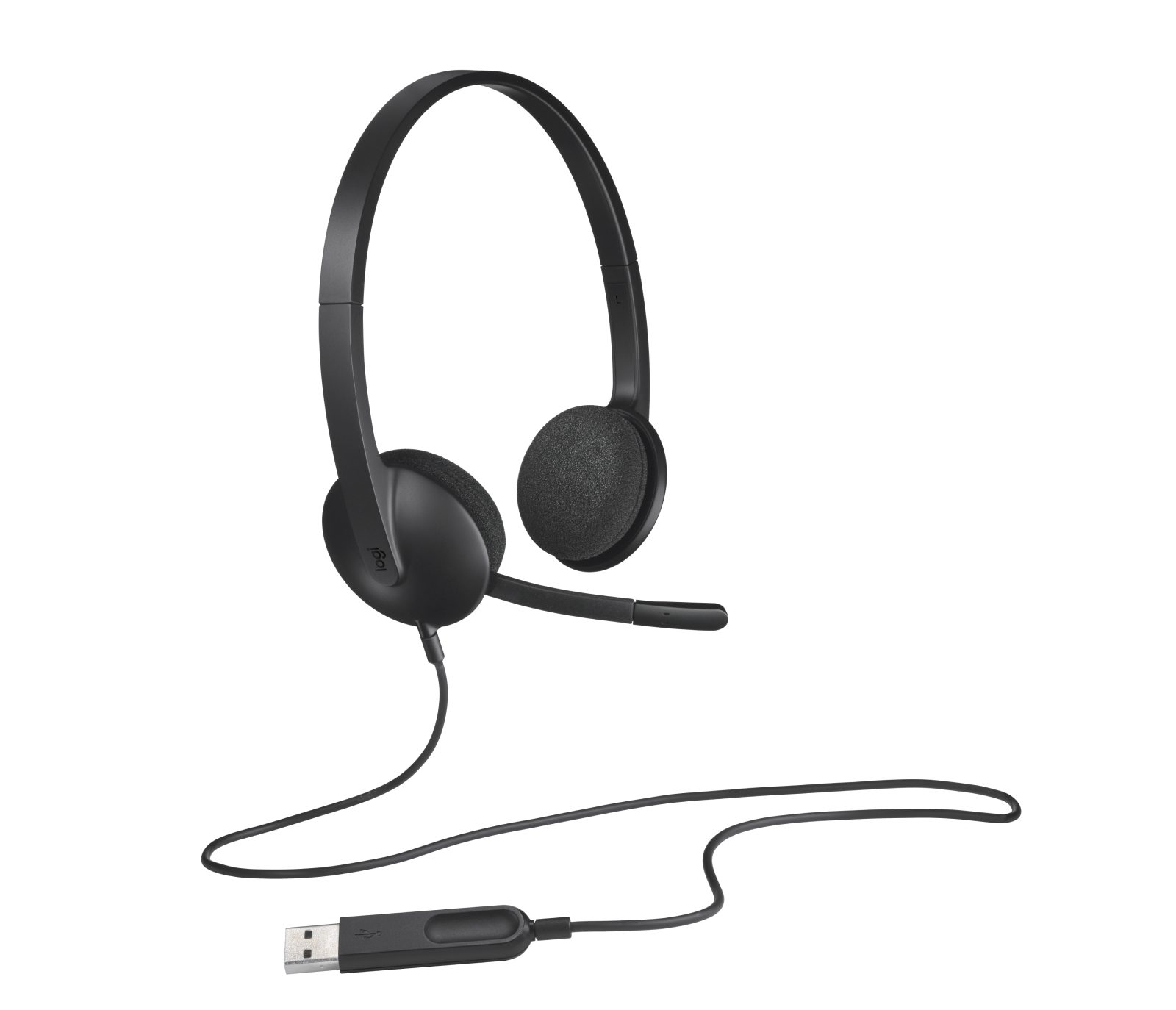 Cuffie over-ear nere con microfono, collegate a una porta USB. Lo sfondo è bianco.