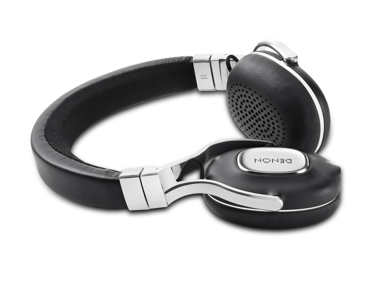 Siyah kulak üstü kulaklıklar. Kulaklıklar siyah ve gümüş renginde.