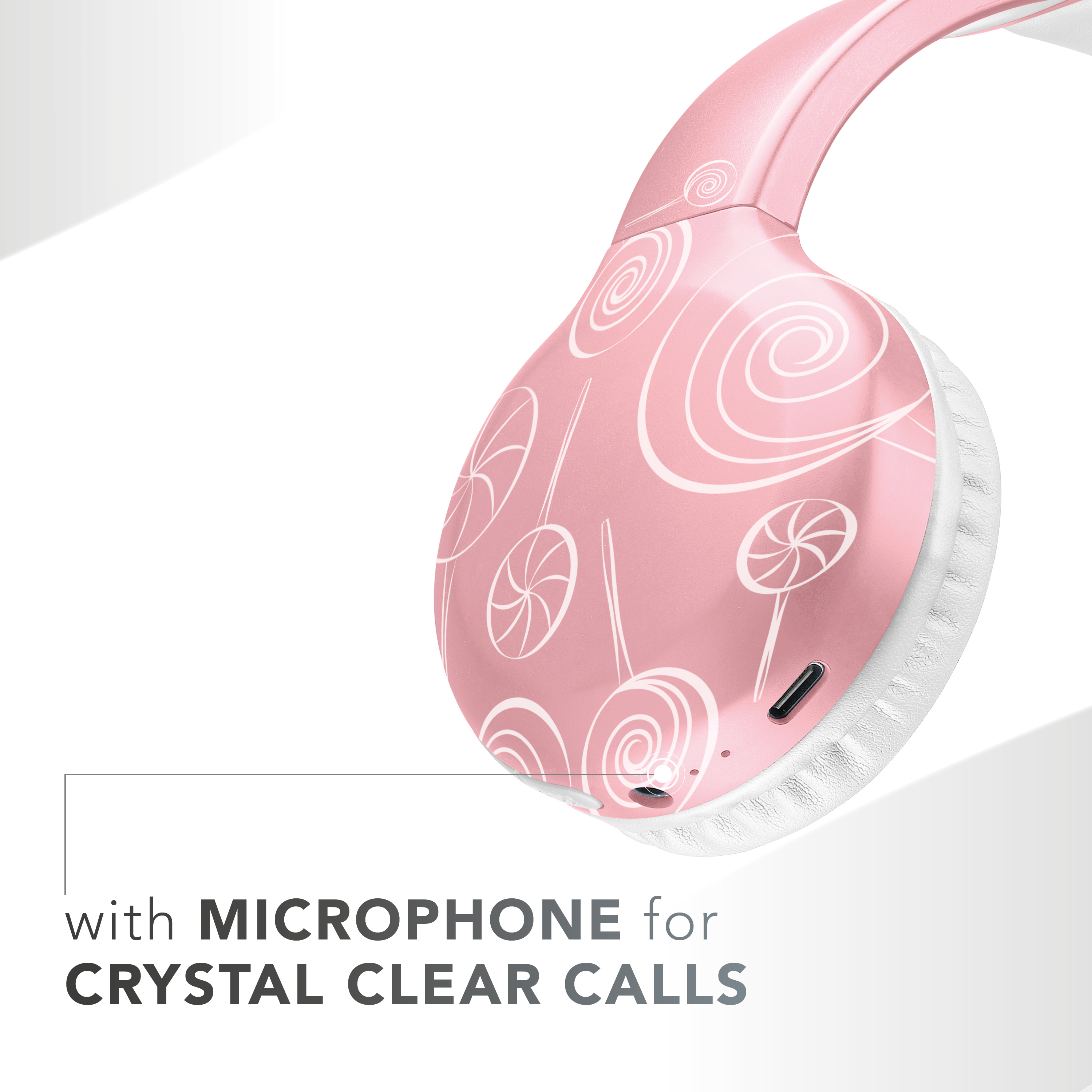 Różowe słuchawki z wzorem cukierków i białymi akcentami. Białe tło.