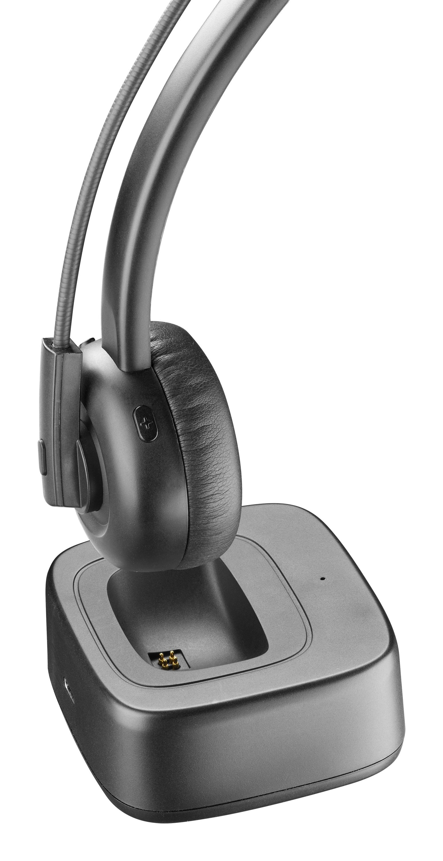 Ein schwarzes Headset auf einer Ladestation. Das Headset ist mit einem gebogenen Arm verbunden.